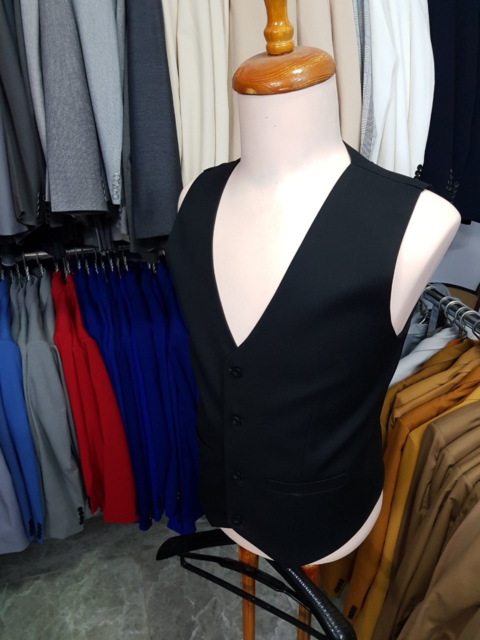 [HCM]Áo gile nam màu đen chất liệu vải mềm mỏng form ôm body