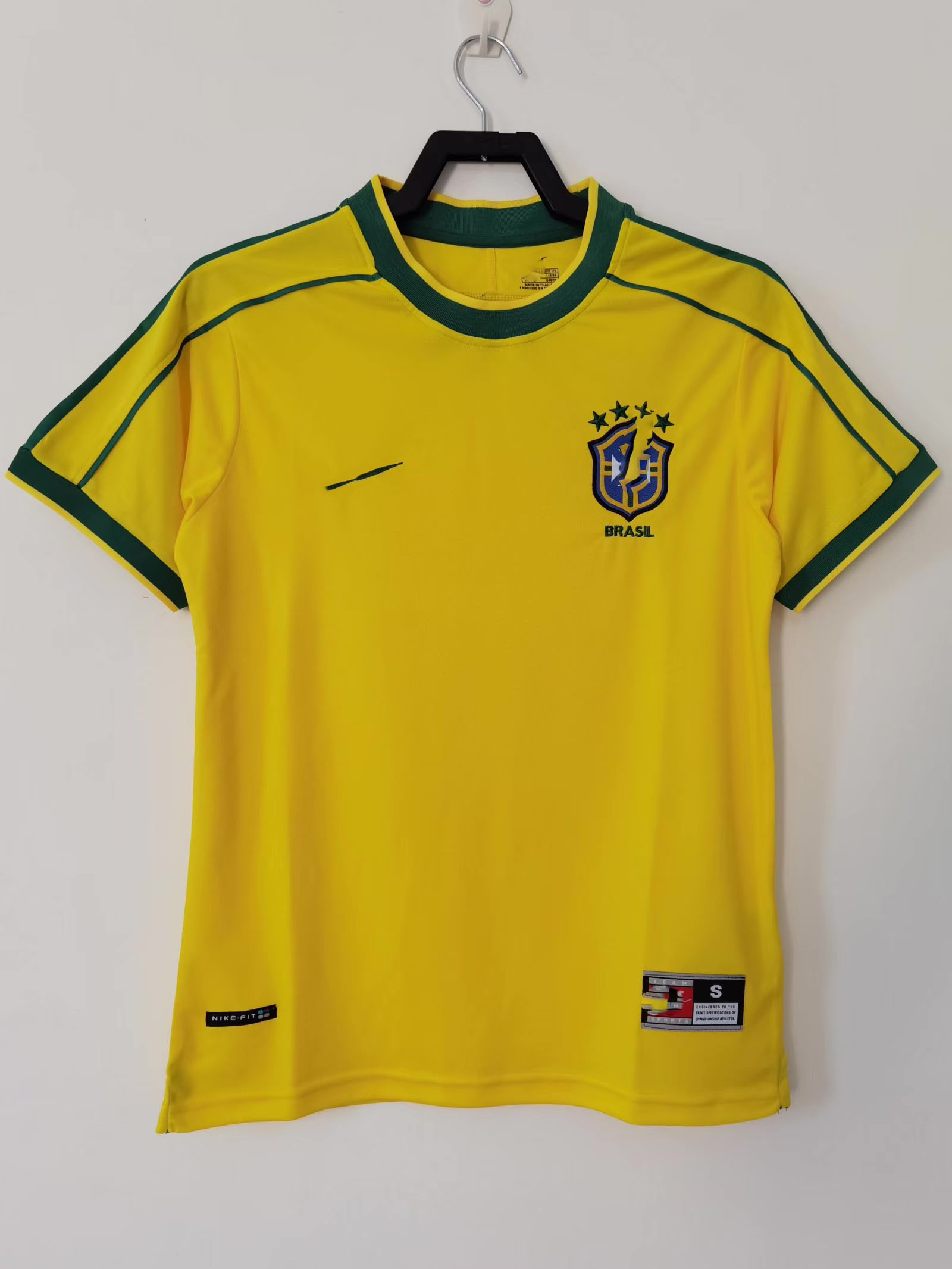 Brazil jersey national team 2004 kaka no. 8 2006 no. 9 ronaldo 1998 brazil home and away no. 10 rivaldo 93 brazil home 94 no. 11 roma rio 20029 ronaldo 1970 brazil retro men's training breathable football shirt