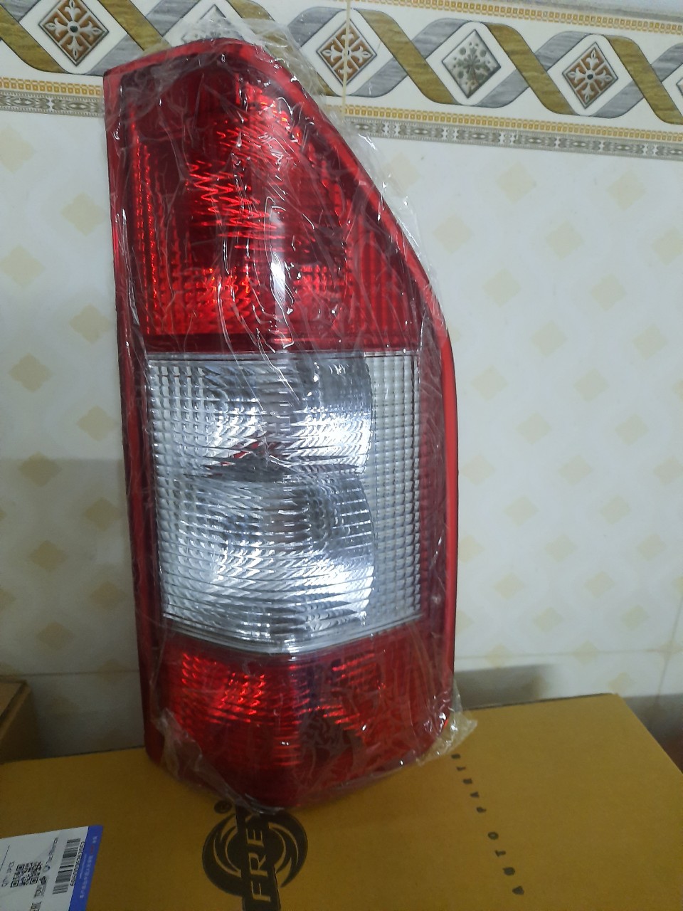 CẶP ĐÈN HẬU SAU XE MERCEDES SPRINTER 16 CHỖ (CẶP 2 BÊN)