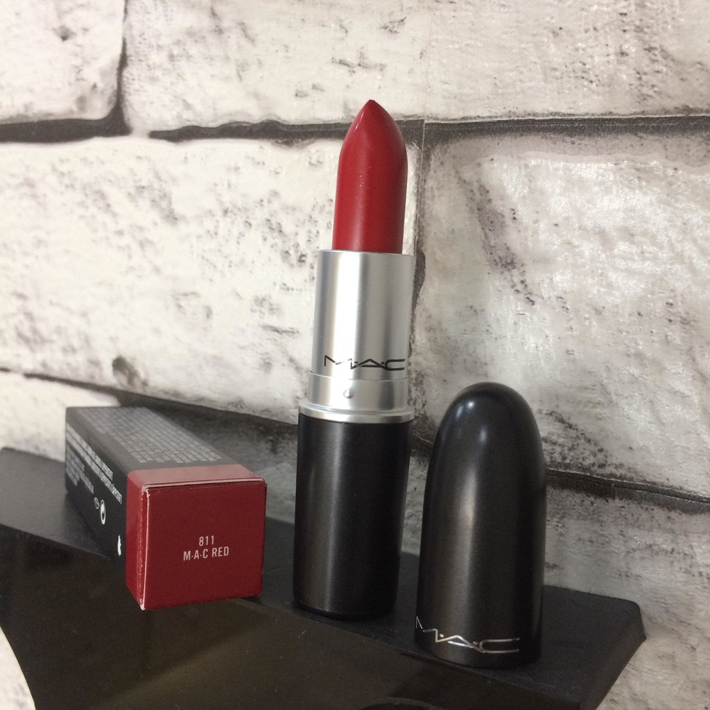 Son Thỏi M.A.C Satin 811 MAC RED gam màu đỏ tươi