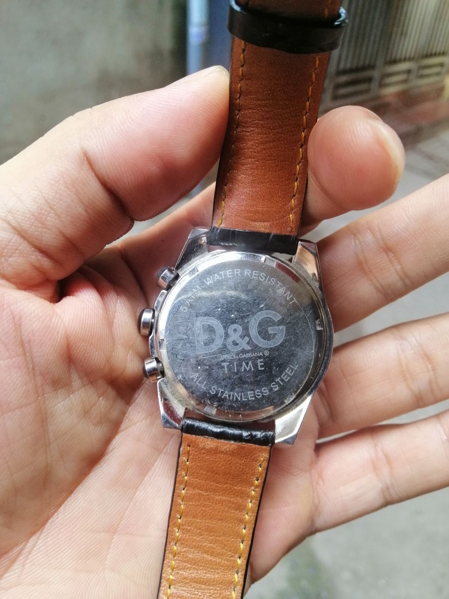 Đồng hồ nam hiệu D&G của Ý