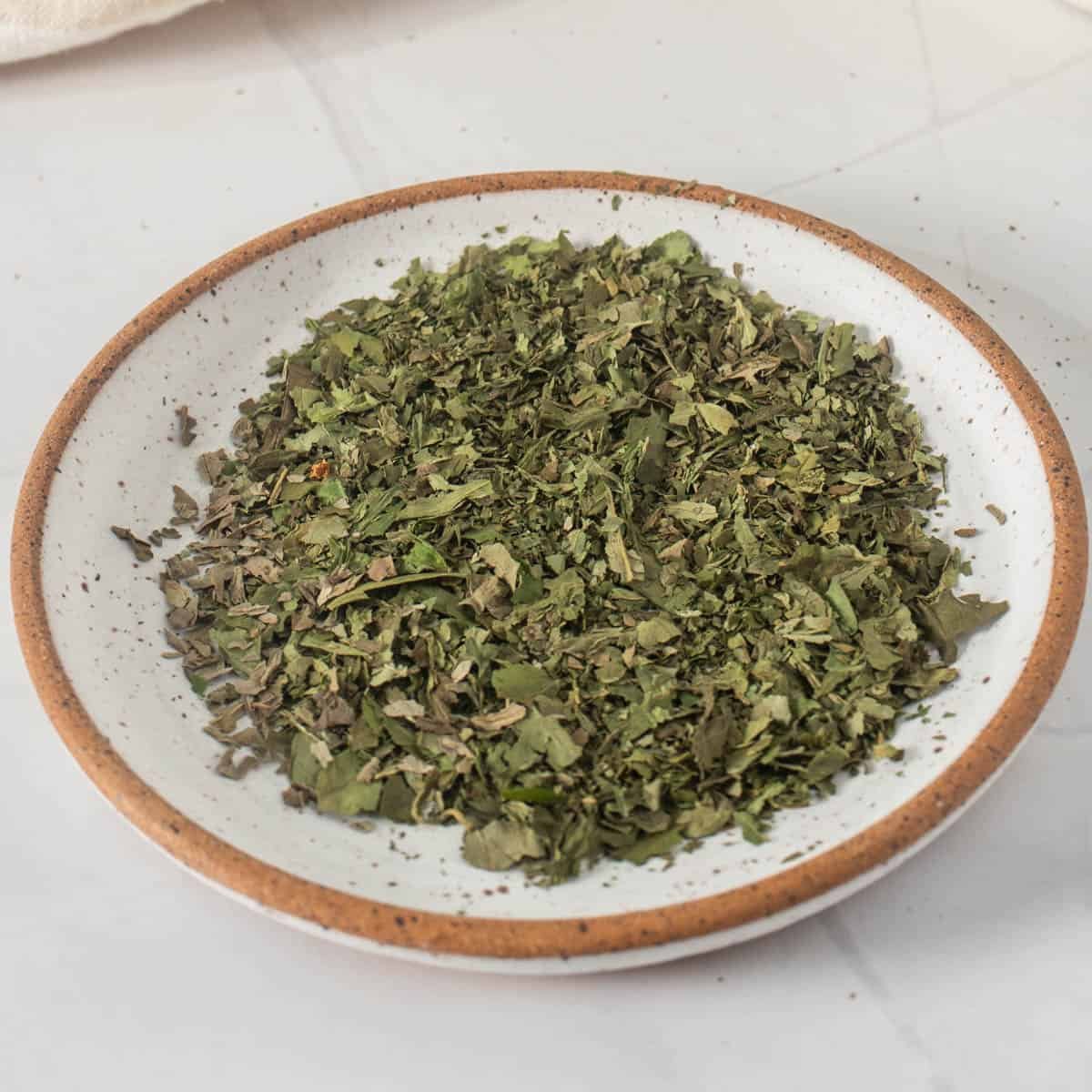 Dried Basil Leaves - Lá húng quế khô (100g)
