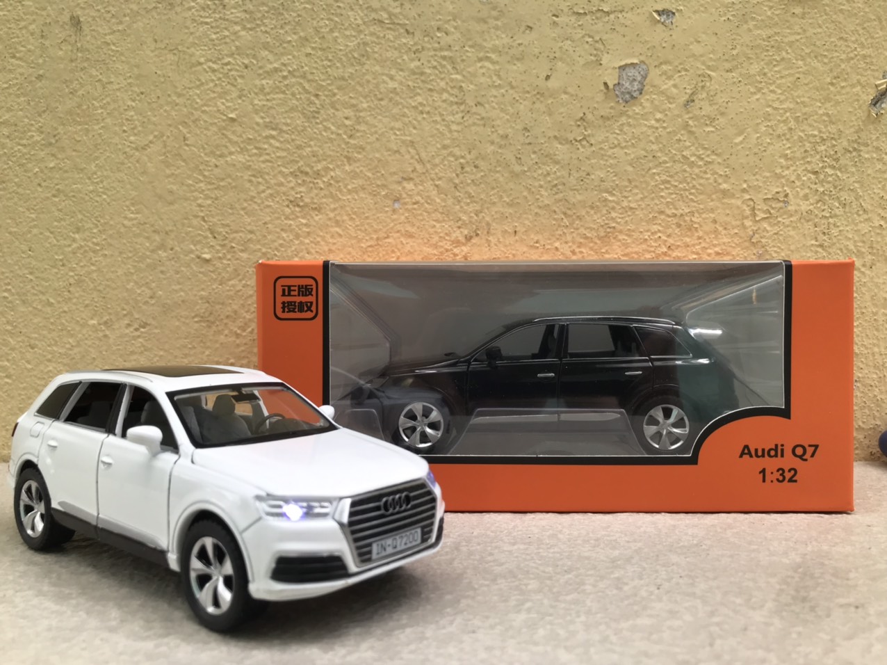 Mô hình xe Ô tô AUDI Q7 2019 1:32