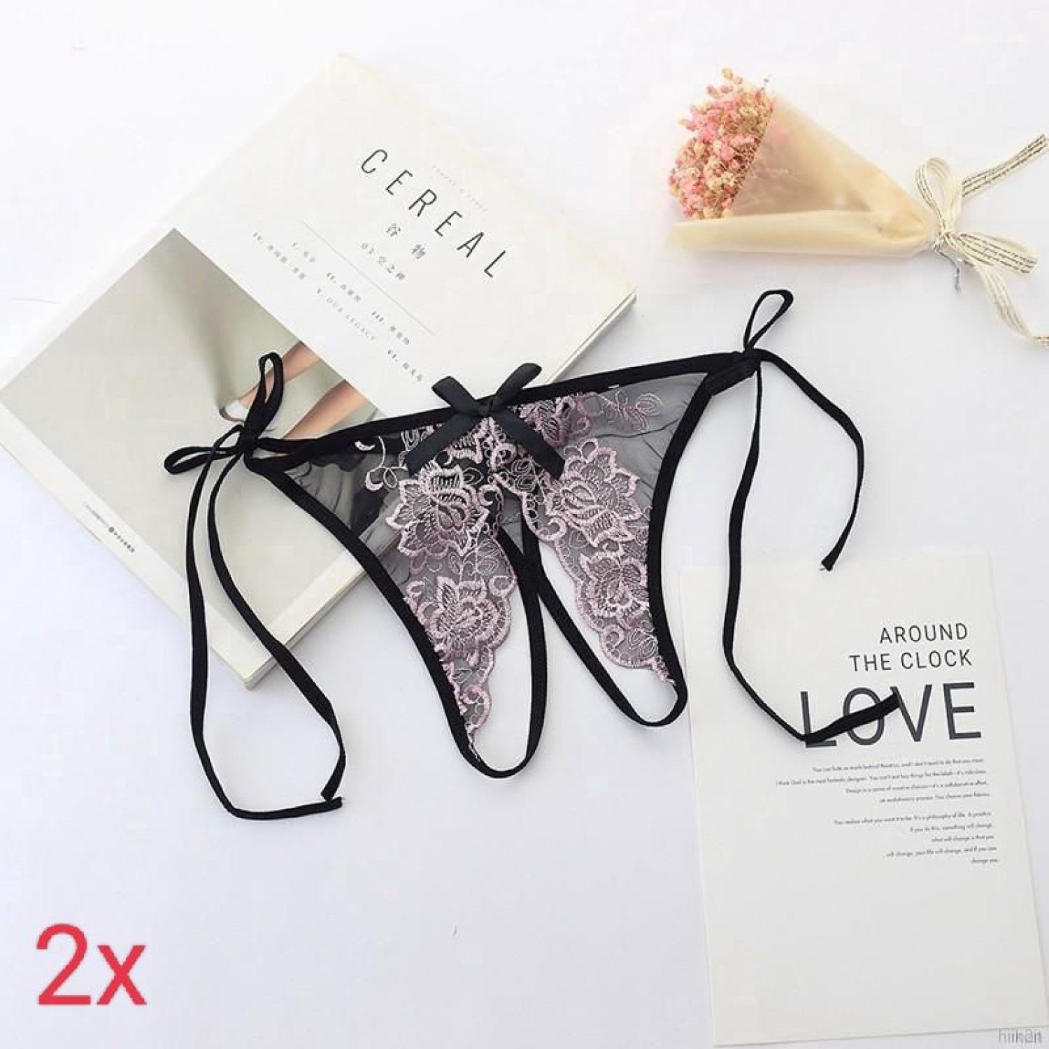 Quần lót lọt khe & xẻ đáy