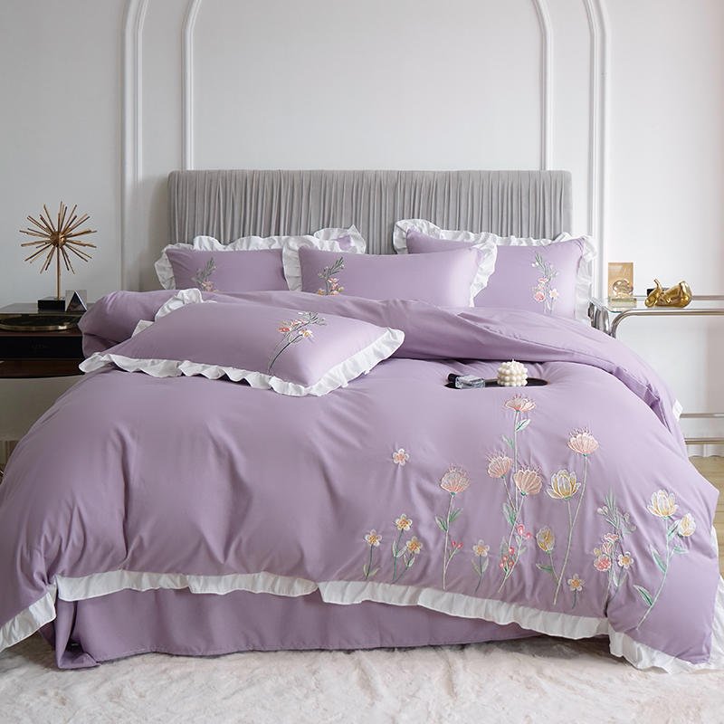 Set chăn ga gối phi lụa thêu hoa tinh tế mẫu mới.