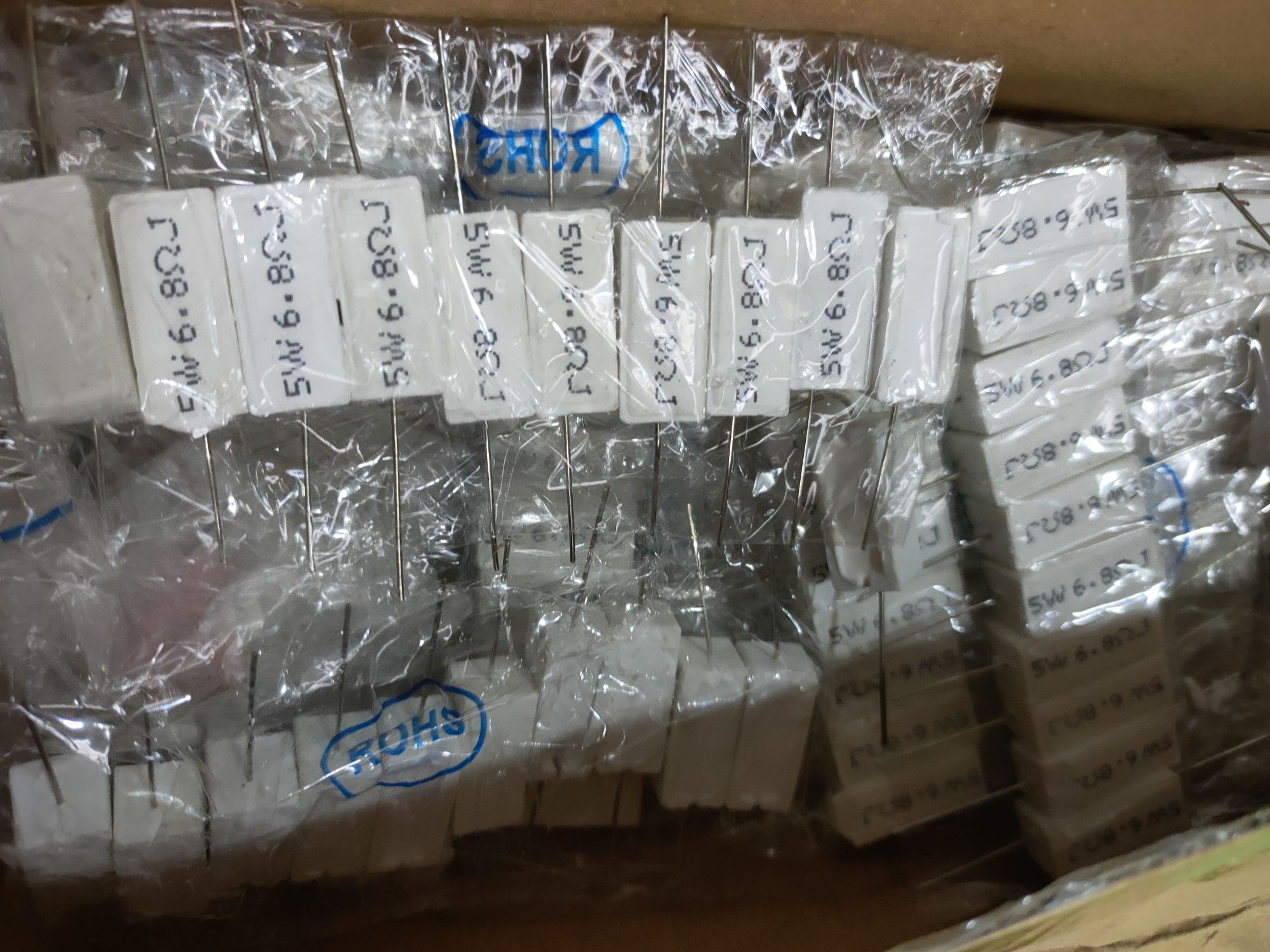 10 điện trở sứ 6.8om 5w