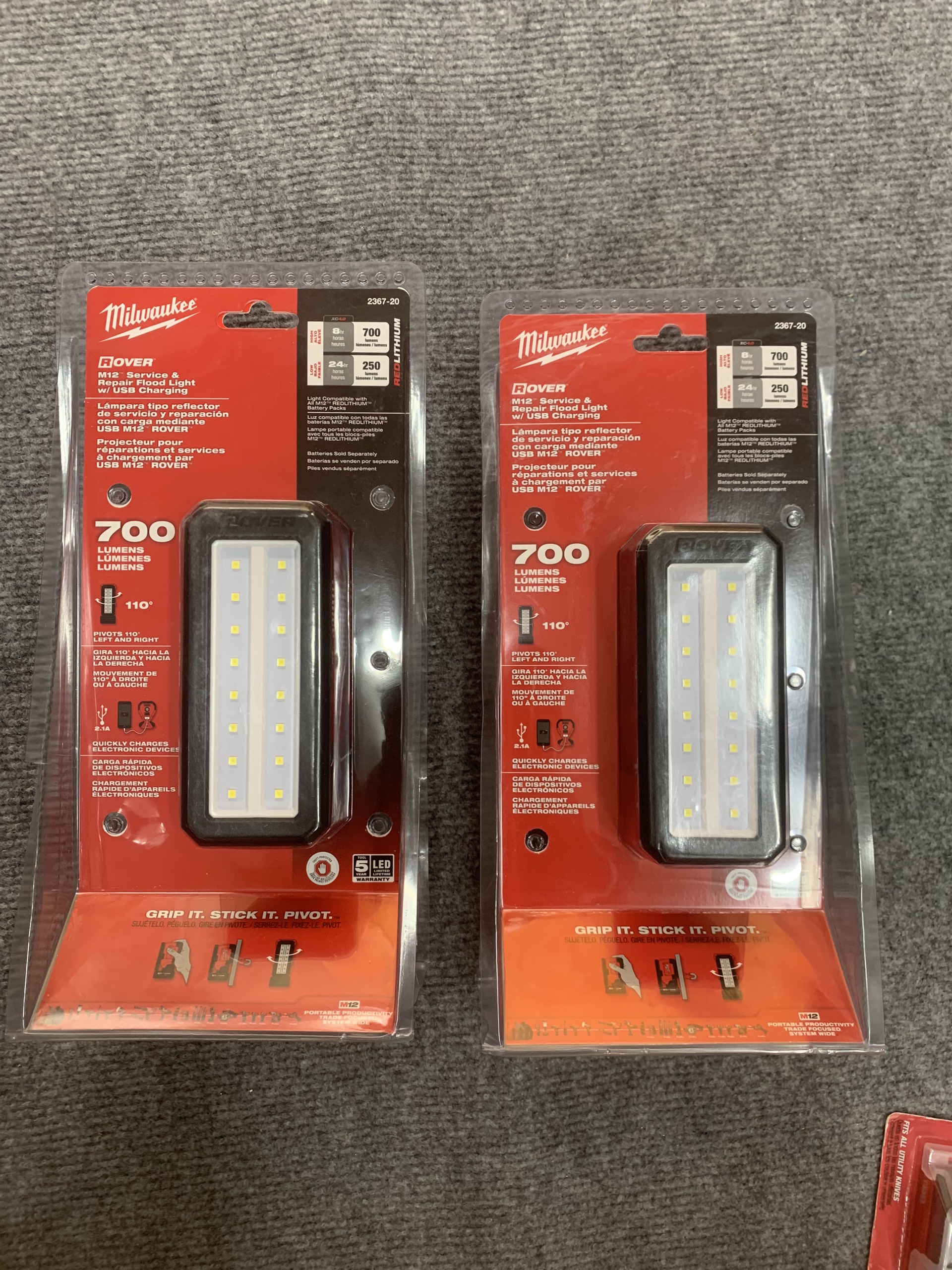 Đèn chiếu sáng trục xoay milwaukee m12 2367-20