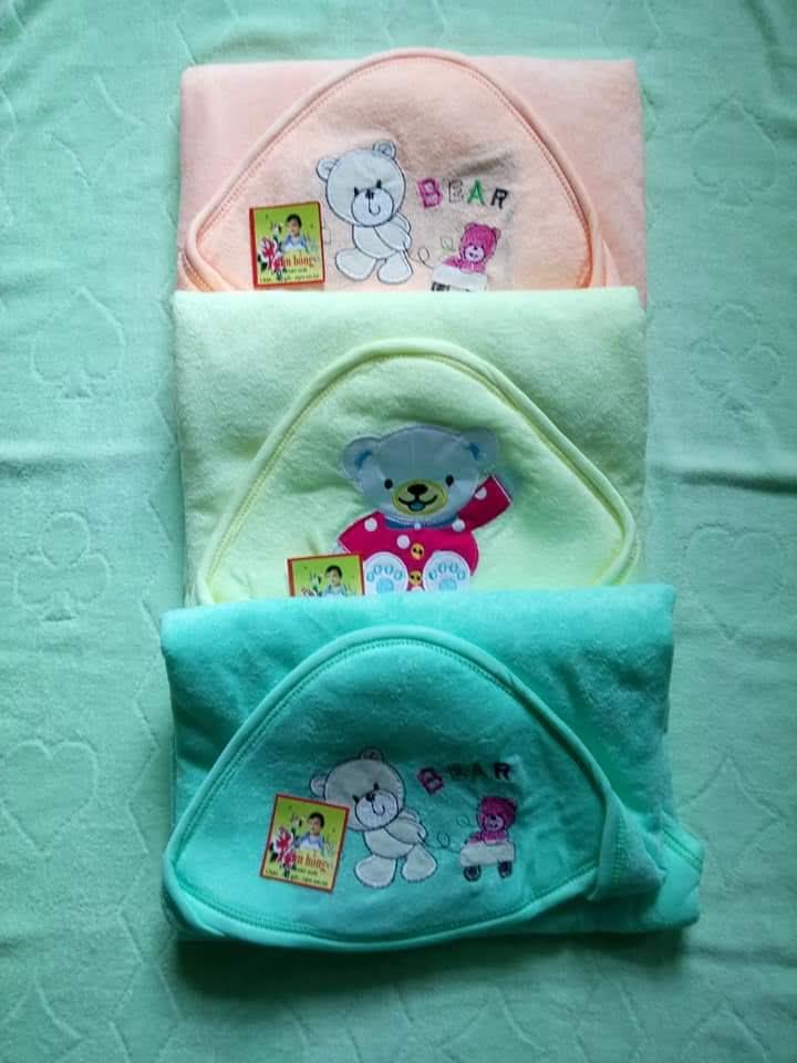 Choàng ủ kèm nón cho bé