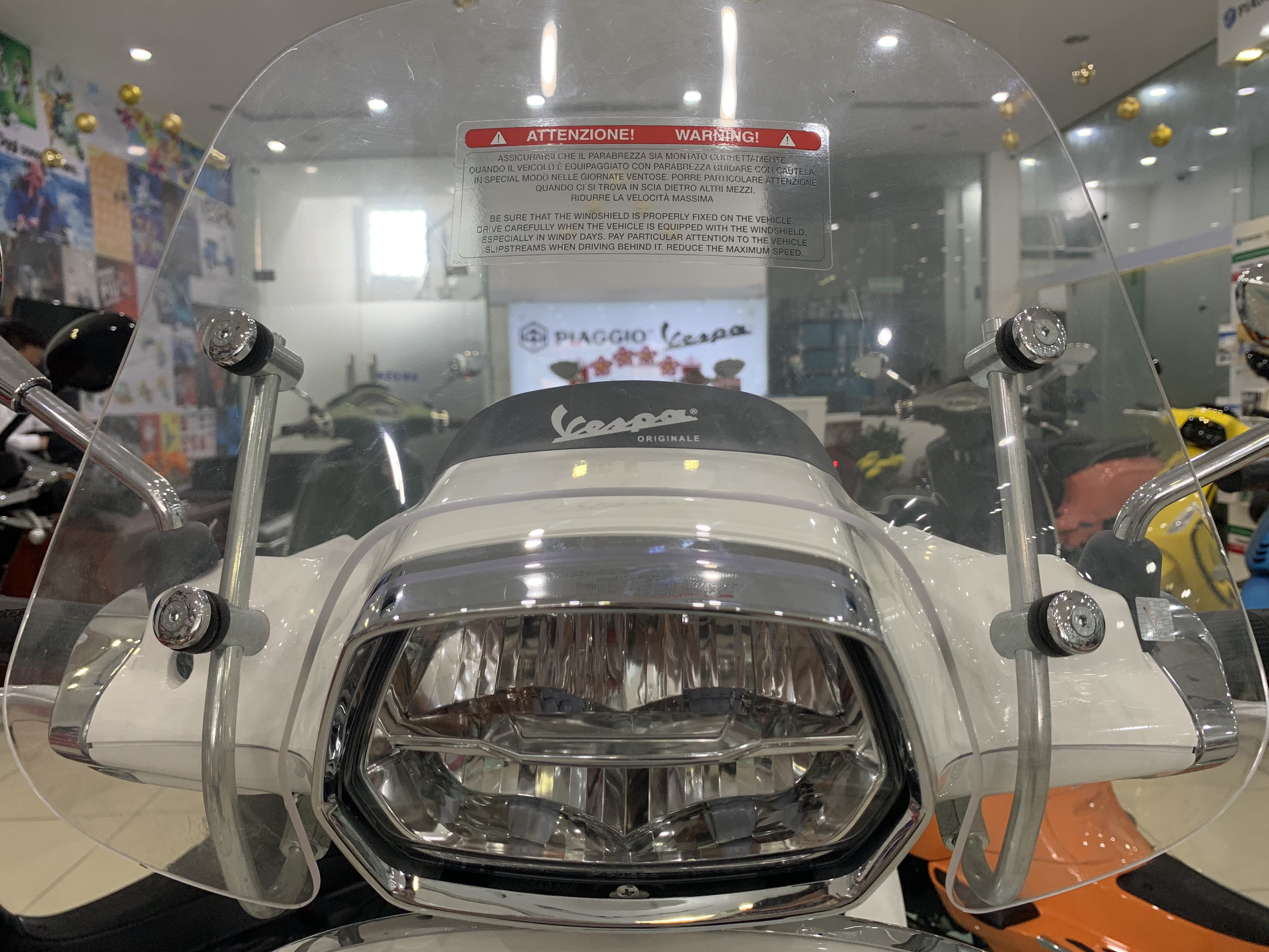 [HCM]Kính chắn gió Vespa Sprint