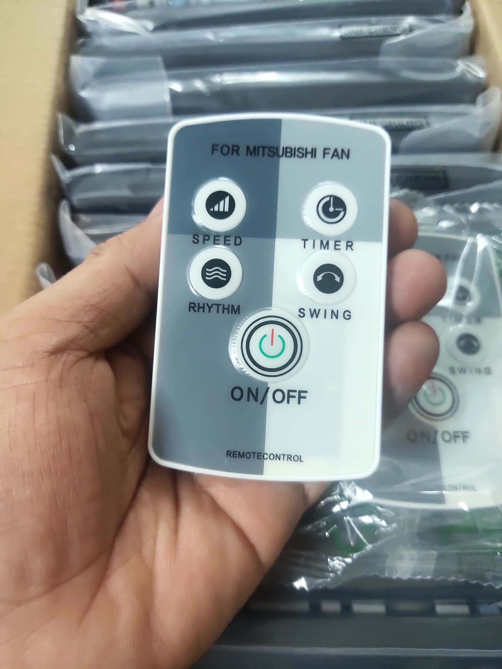 ĐIỀU KHIỂN QUẠT MITSUBISHI- ĐÃ CÓ SẴN PIN