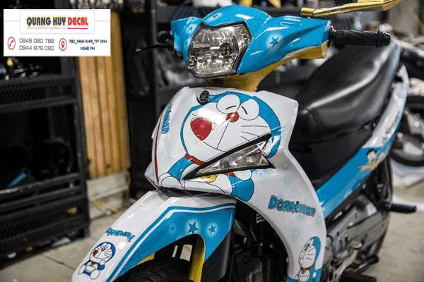 Tem trùm xe sirius  xanh trắng doremon chế đẹp - Tem xe máy sirius xanh trắng  doremon thiết kế theo yêu cầu - tem trùm xe sirius chế đẹp và rẻ chất