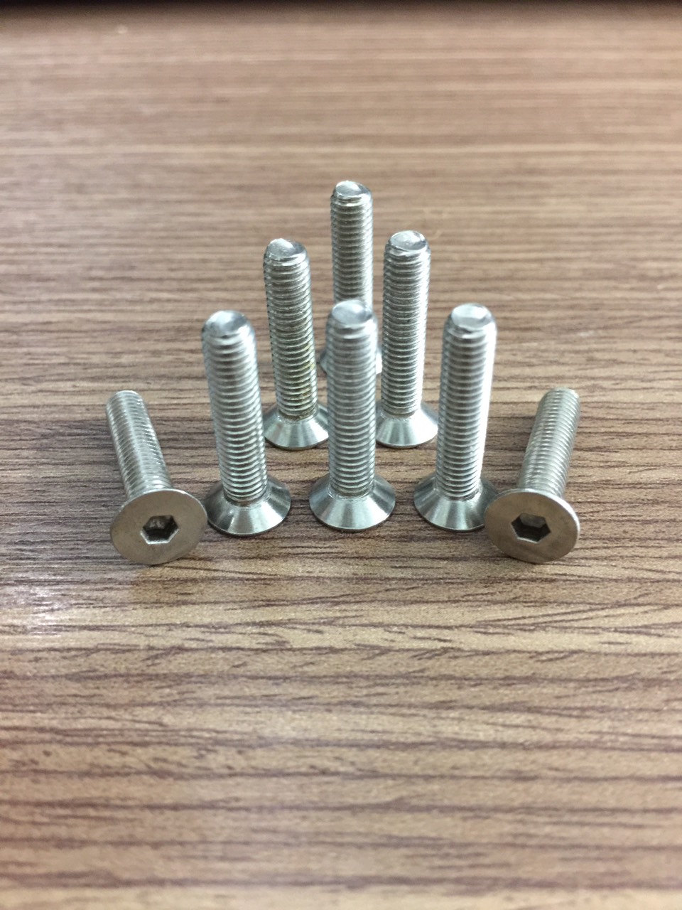 1 BỊCH 25 CON LỤC GIÁC ĐẦU BẰNG INOX 201 M5x25 M.E HOÀNG KHANG