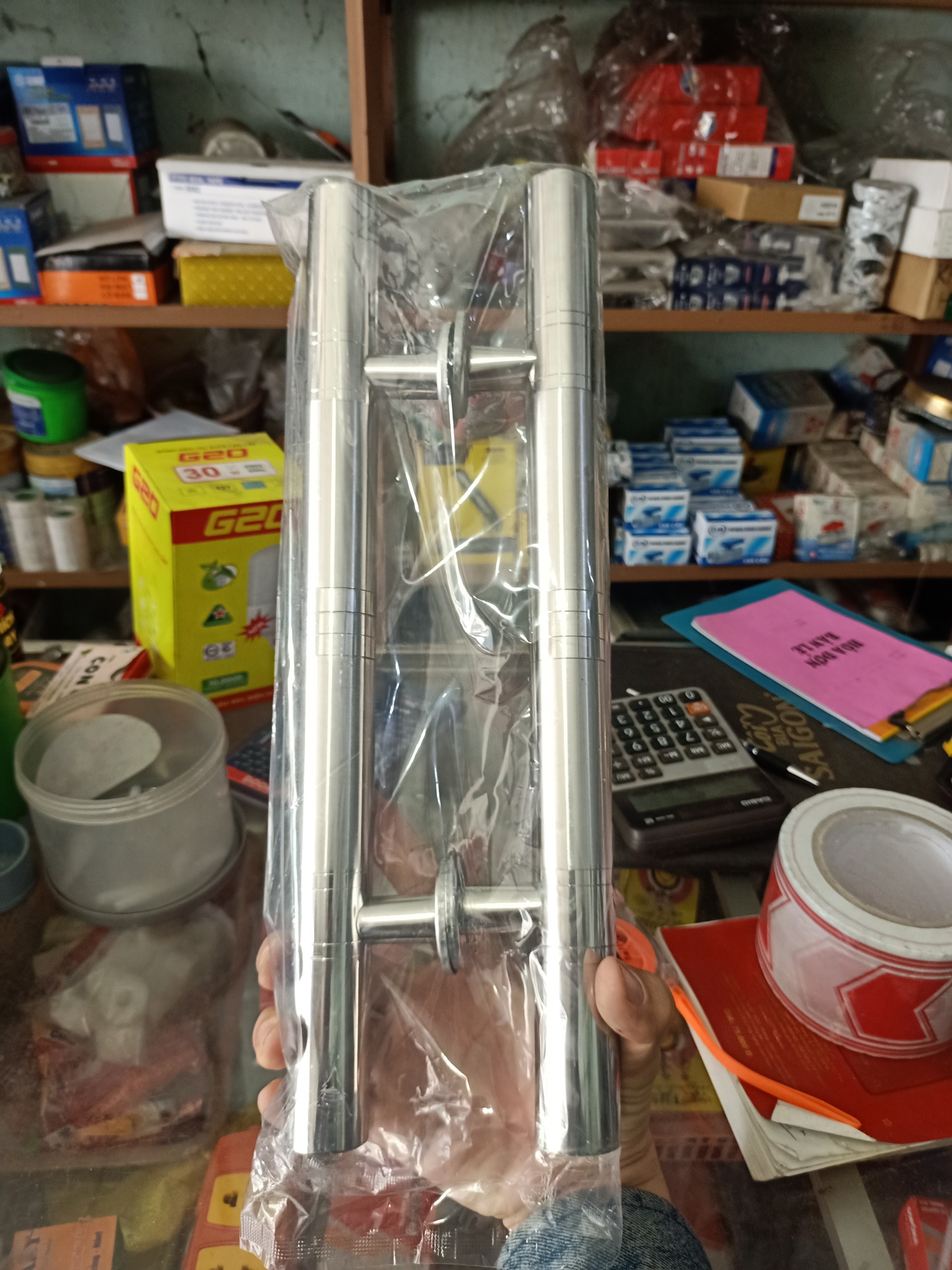 Tay nắm cổng inox dài 4t