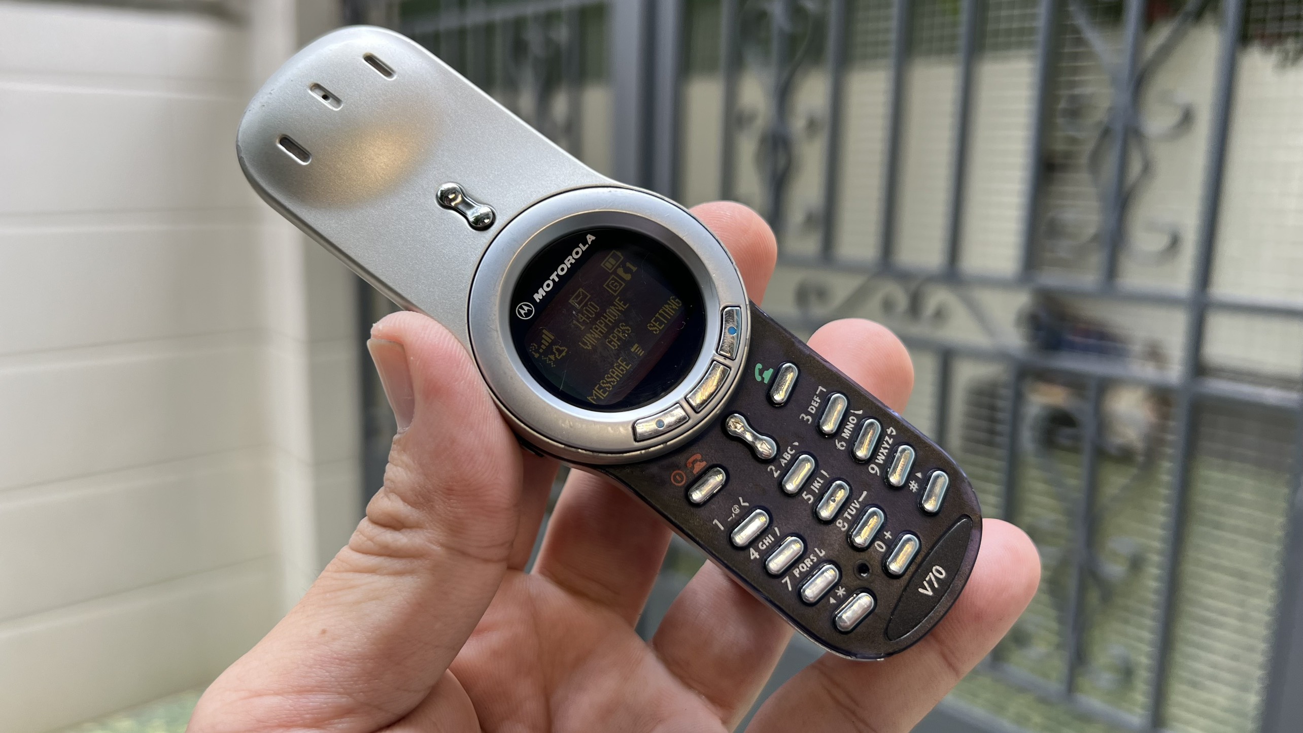 Lk Điện thoại motorola v70 chính hãng