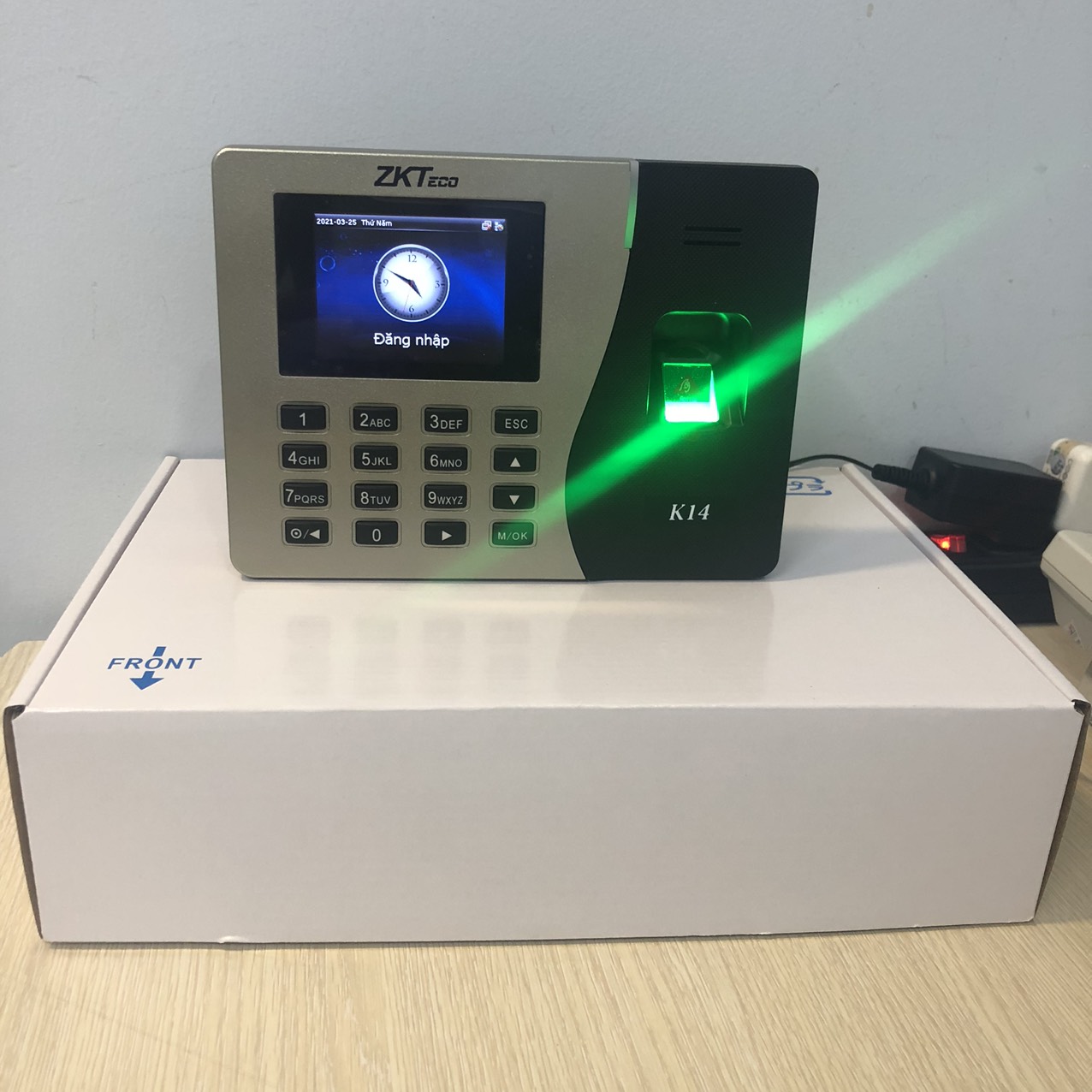 Máy chấm công vân tay và thẻ từ ZKteco K14
