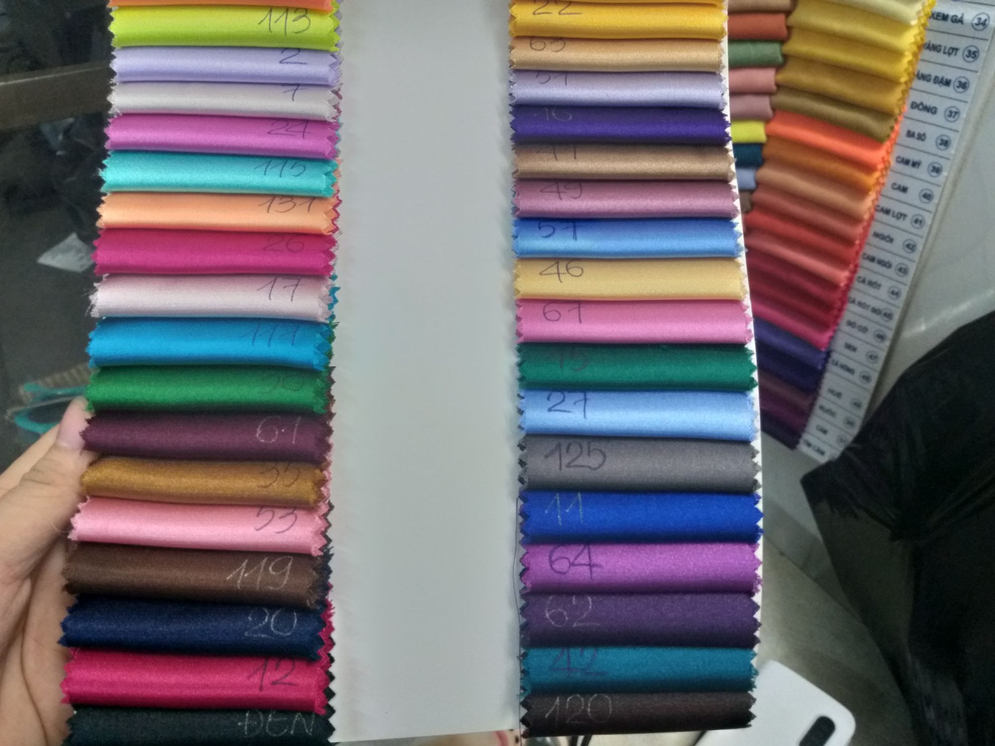 bộ ga và vỏ gối phi lụa bóng mã 61 đủ size