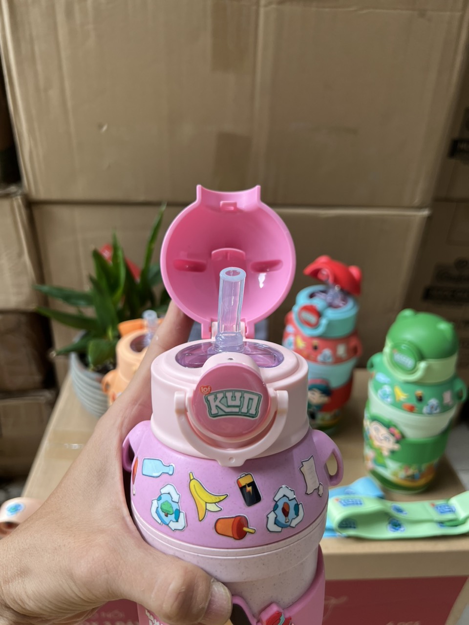 Bình uống nước vô cực nhựa lúa mạch - Quà tặng Kun