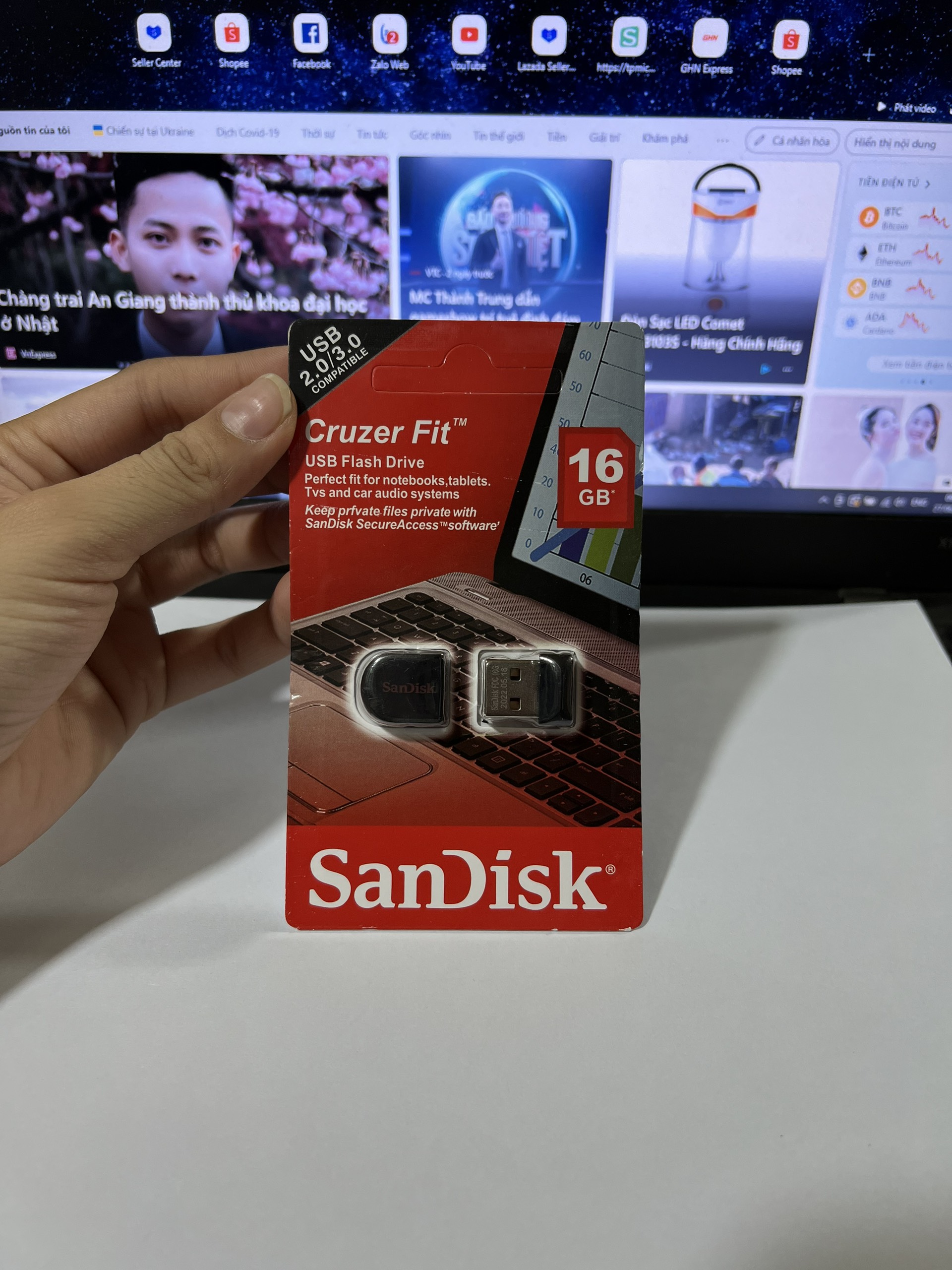 USB 2.0 SanDisk Cruzer Fit mini 8GB - 16GB