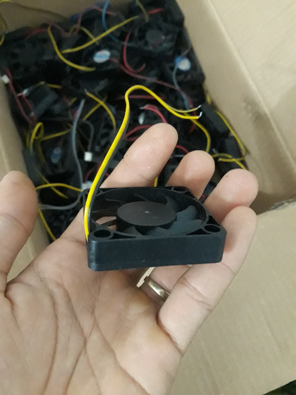Quạt Thông Gió 12V DC 4x4x1 cm