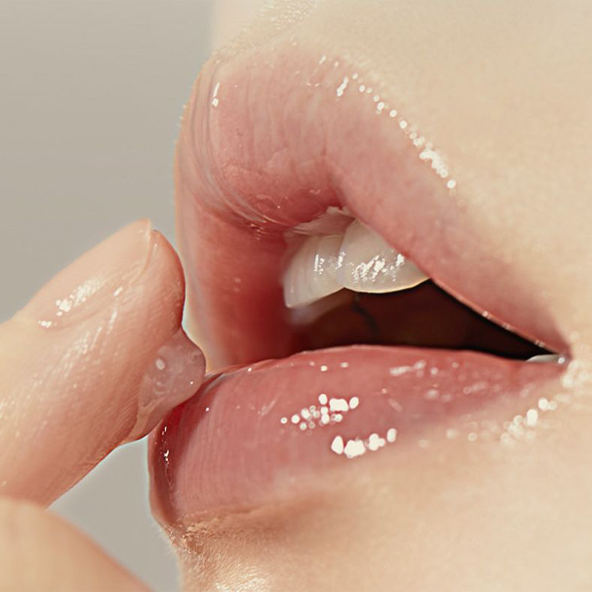 Son Dưỡng Môi Giảm Bong Tróc, Nứt Nẻ Torriden Solid In Ceramide Lip Essence