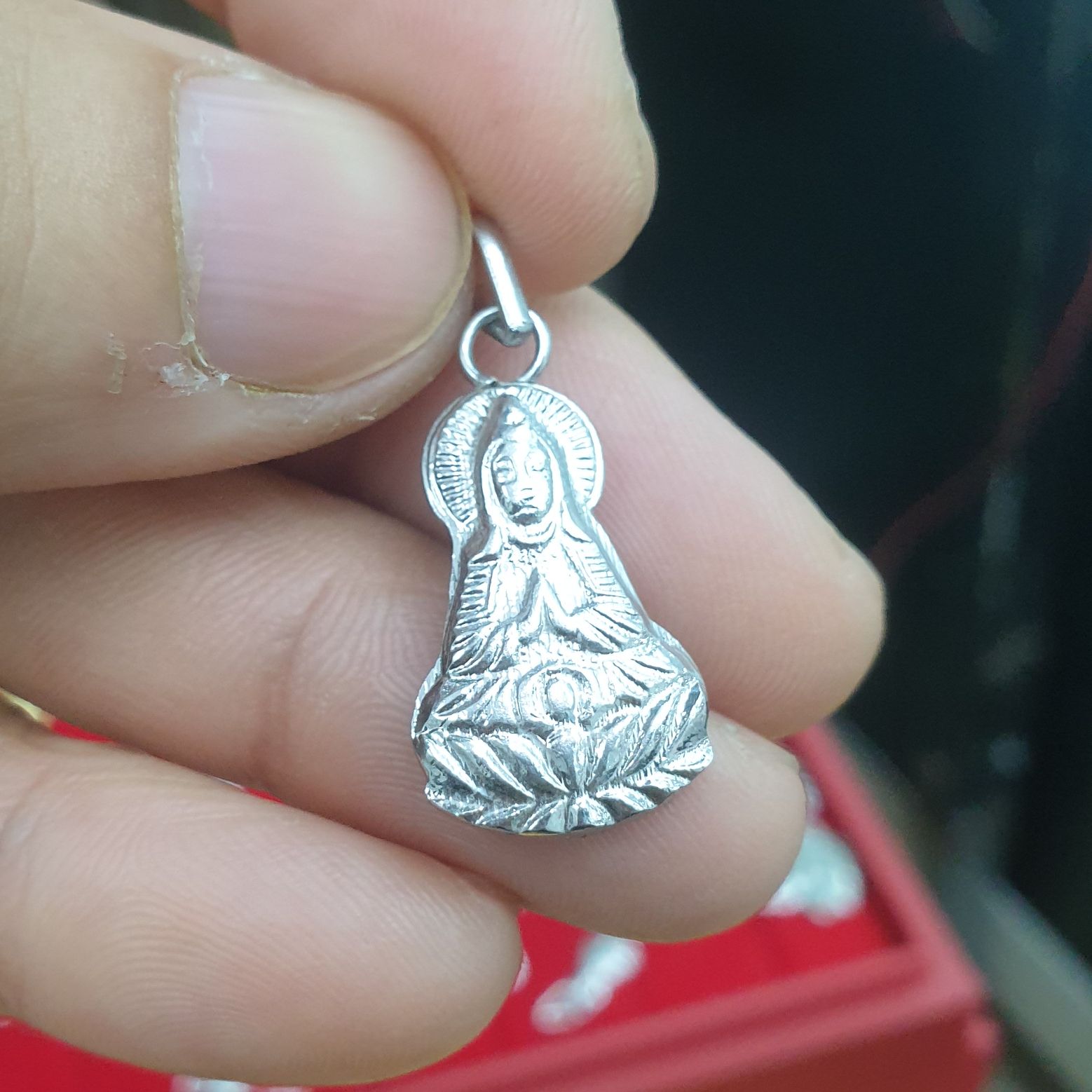 Mặt Dây Chuyền Tượng Quan Âm Bạc Titanium- Mặt dây sáng đẹp như vàng trắng, dùng vĩnh viễn không hư hỏng