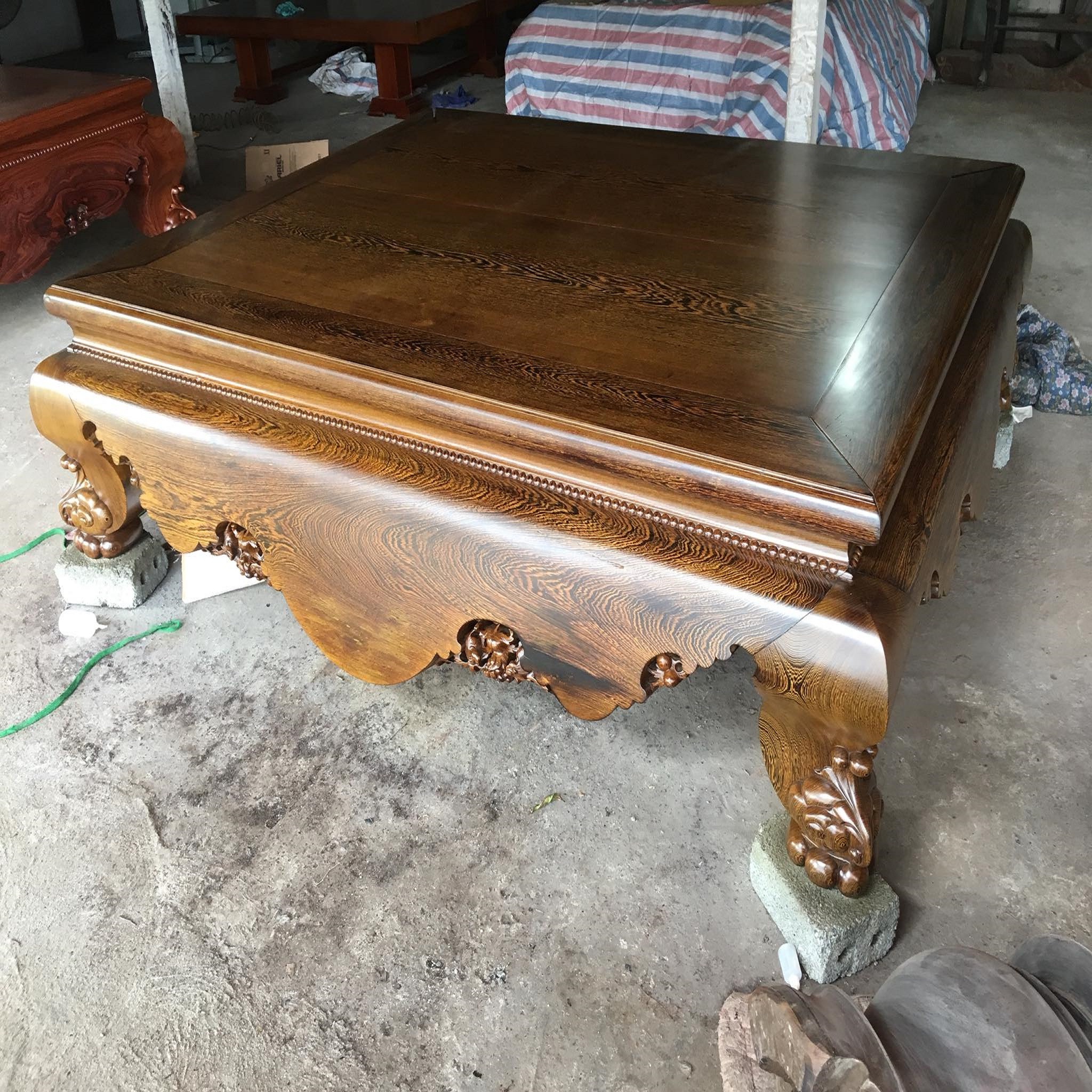 Sập Đại Chân Quỳ Dạ Cá Trơn Gỗ Mun Đuôi Công