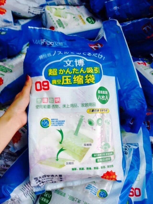 BỘ DỤNG CỤ ĐỰNG CHĂN MÀN, QUẦN ÁO HÚT CHÂN KHÔNG CẤT GỌN KHI CHUYỂN MÙA - SÉT 8 TÚI ĐỰNG HÚT CHÂN KHÔNG CAO CẤP KÈM BƠM TAY, TIẾT KIỆM KHÔNG GIAN SỐNG GIA ĐÌNHBộ 8 túi hút chân không đựng đồ gọn gàng kèm bơm tay