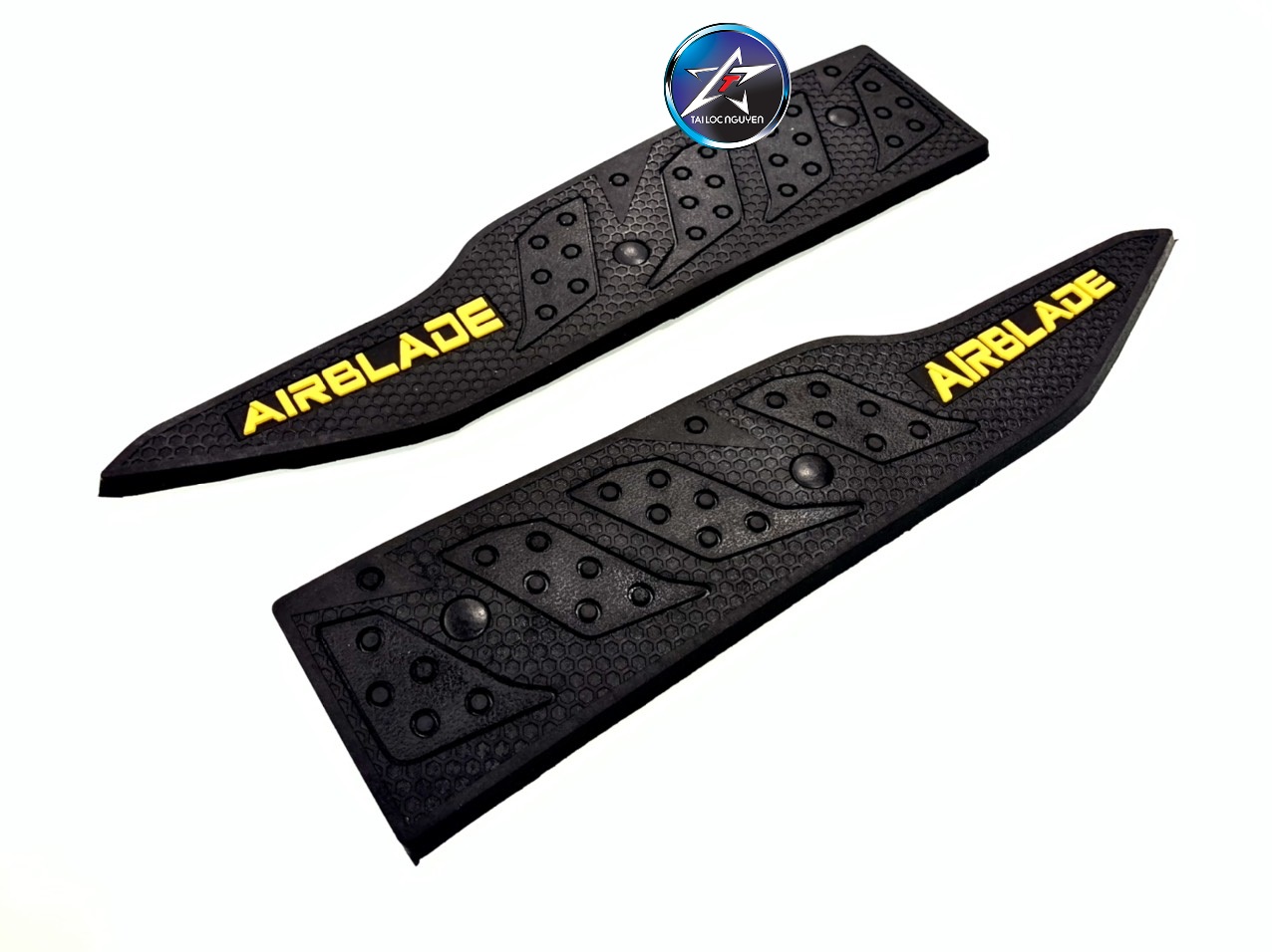 [HCM]THẢM CAO SU LÓT CHÂN CHO AIRBLADE 2016-2020 (MẪU NGẪU NHIÊN)