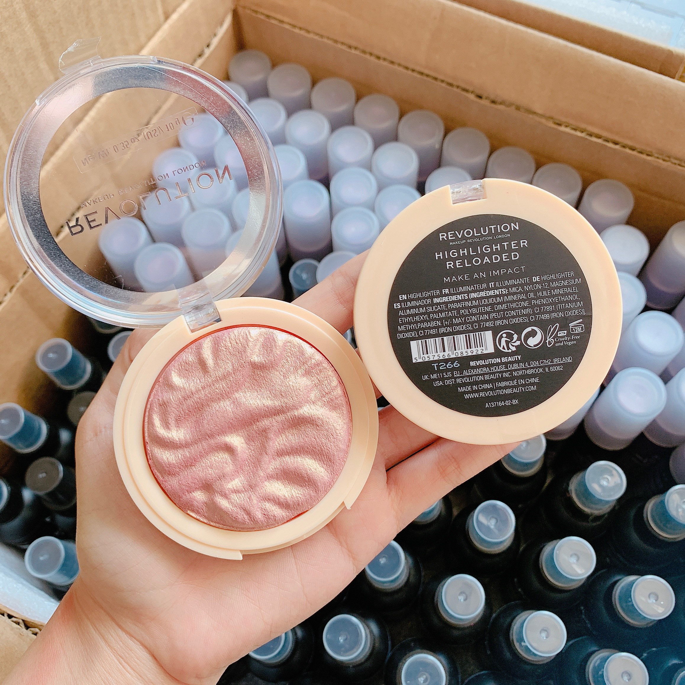 Phấn Highlight Bắt Sáng Siêu Mịn Revolution Highlighter Reloaded 10g [Golden Lights - Raise The Bar - Just My Type]