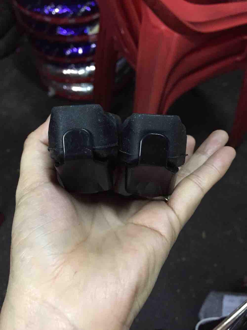 Cặp gâc chân trước Ưinner có đế sắt sơn đen