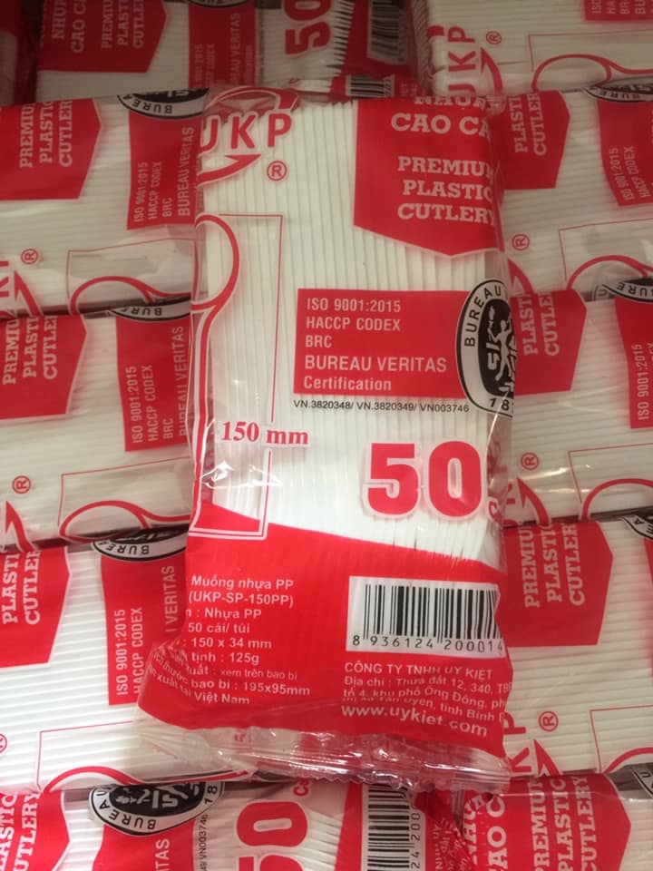 Thìa nhựa cứng UKP, 100 cái, màu trắng, chiều dài 15cm (loại đẹp)