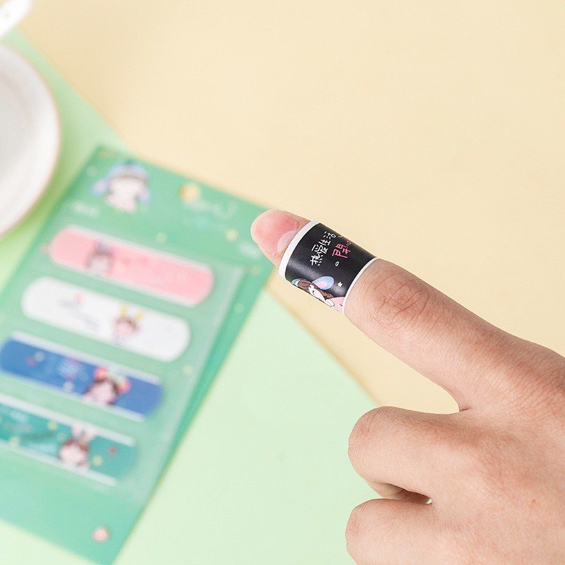 [HCM]Set 5 Miếng Băng Cá Nhân Urgo Dễ Thương (Mẫu giao ngẫu nhiên)
