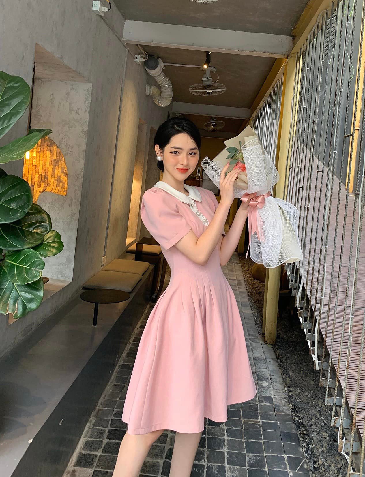 Đầm xoè cổ ren