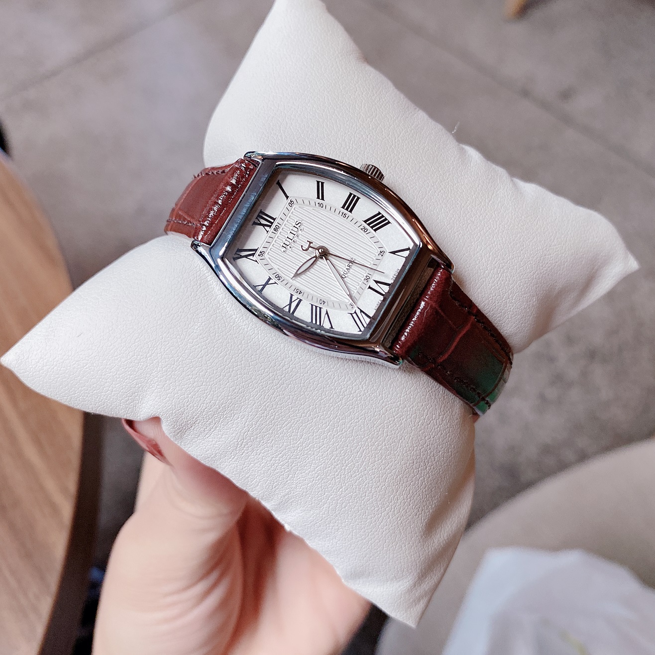 Đồng hồ nữ Julius Hàn Quốc JA-703 cổ điển dây da