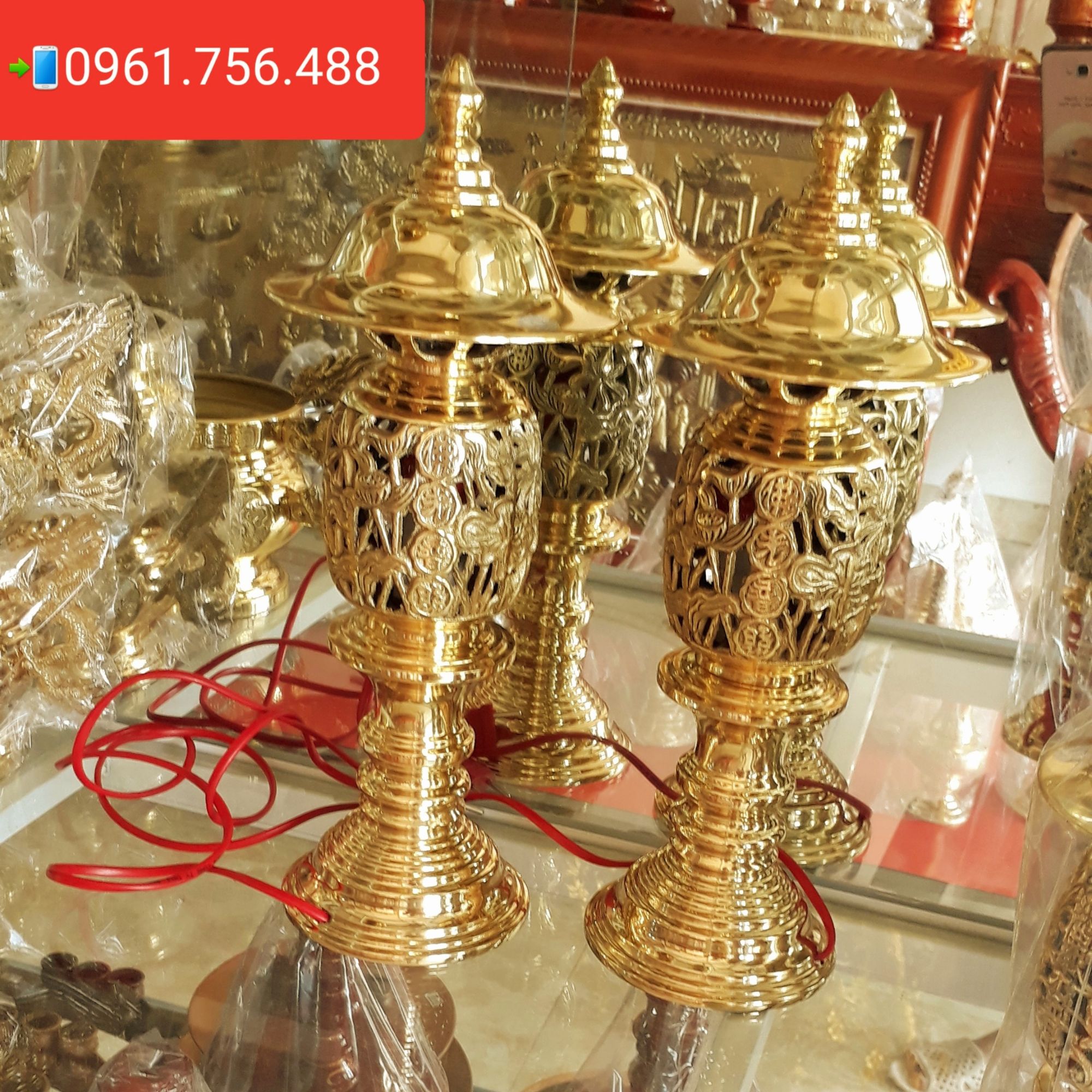 Pair of High-Quality Golden Bronze Lamps - Lotus Flower Model, 40cm High