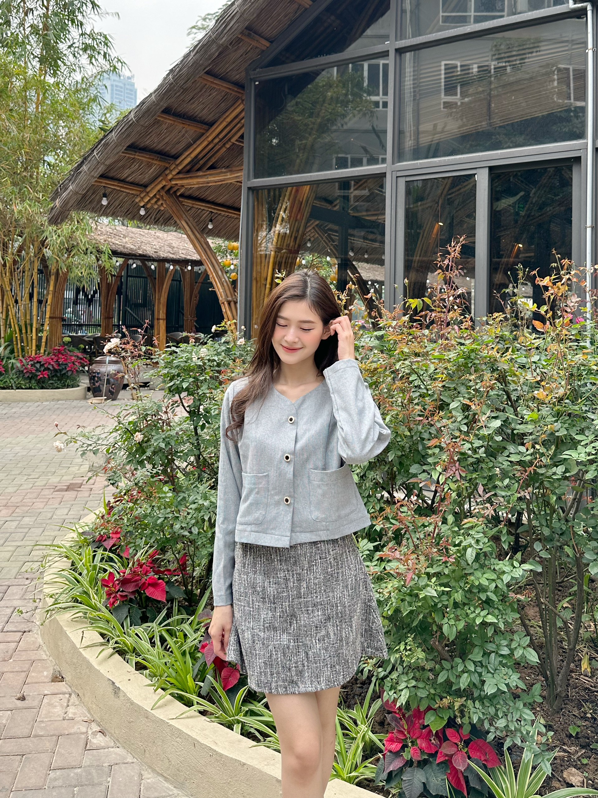 YU CHERRY | Áo blazer mặc được 2 kiểu V Scoop Neck Top YA439