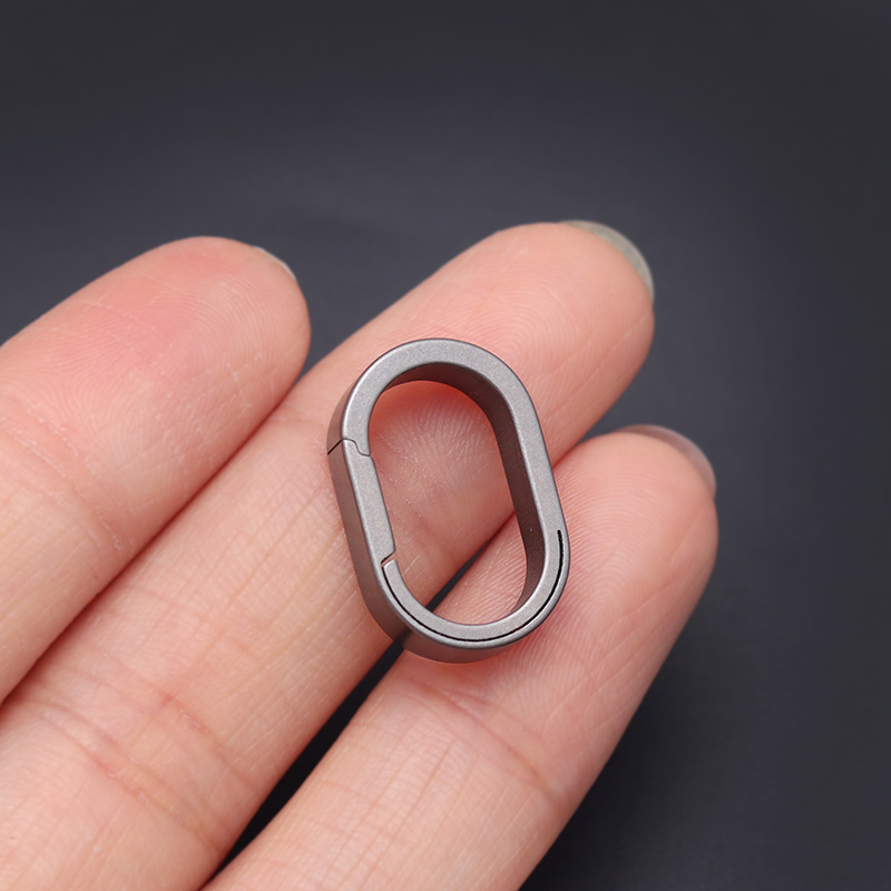 Ring móc khóa titan hình ovan