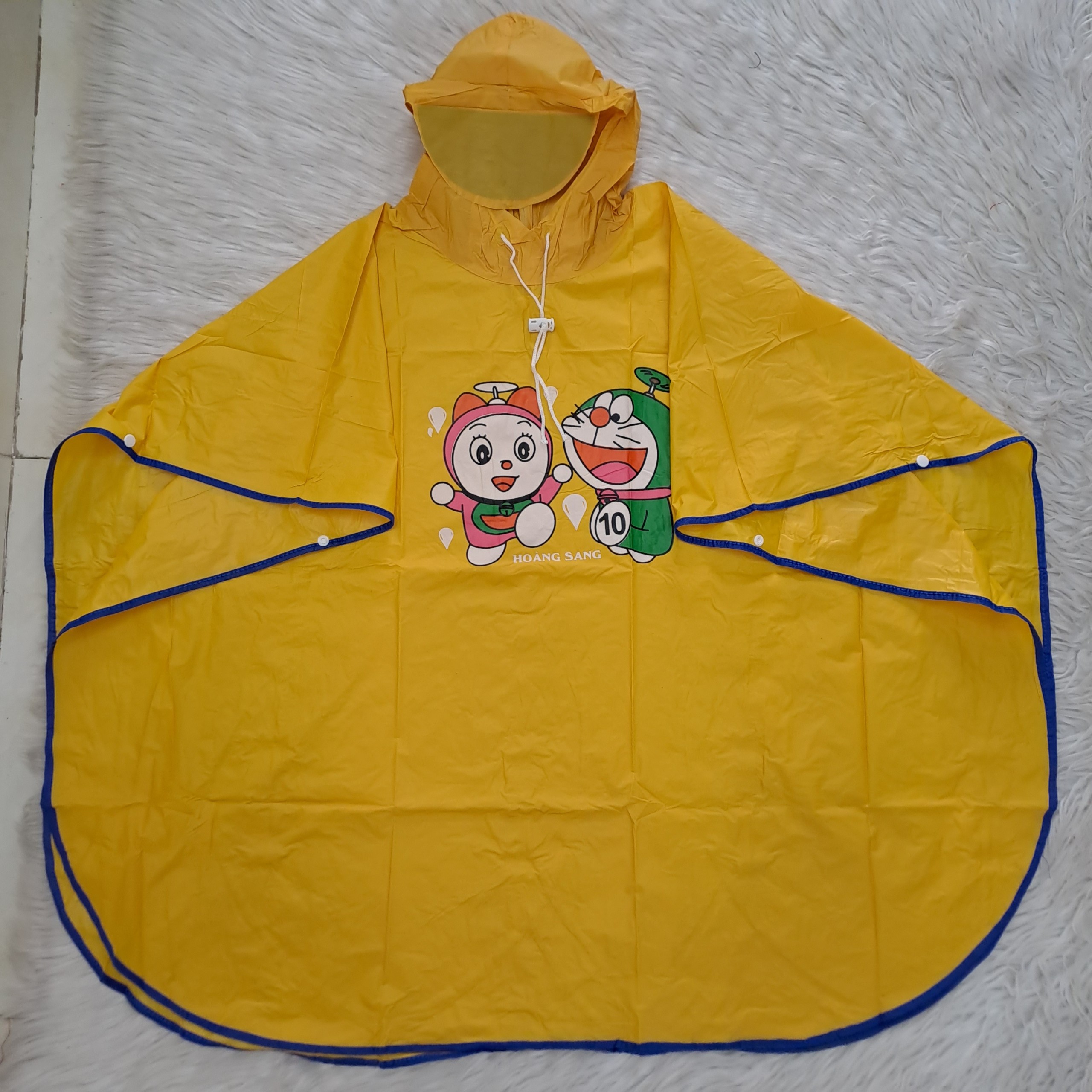 Áo mưa cánh dơi cho bé tiểu học hình doraemon nhiều màu sắc