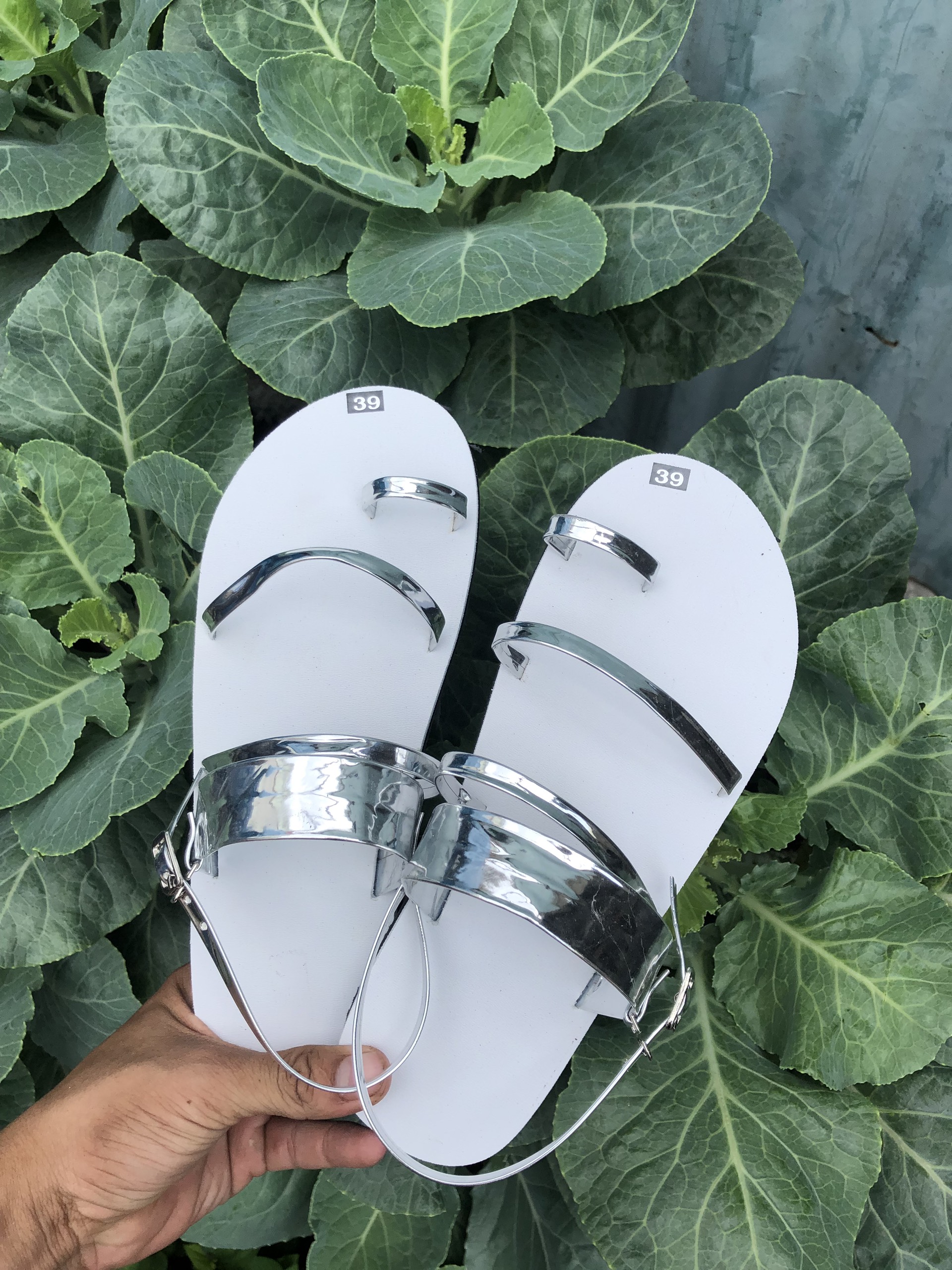 Dép sandal thời trang màu bóng bạc
