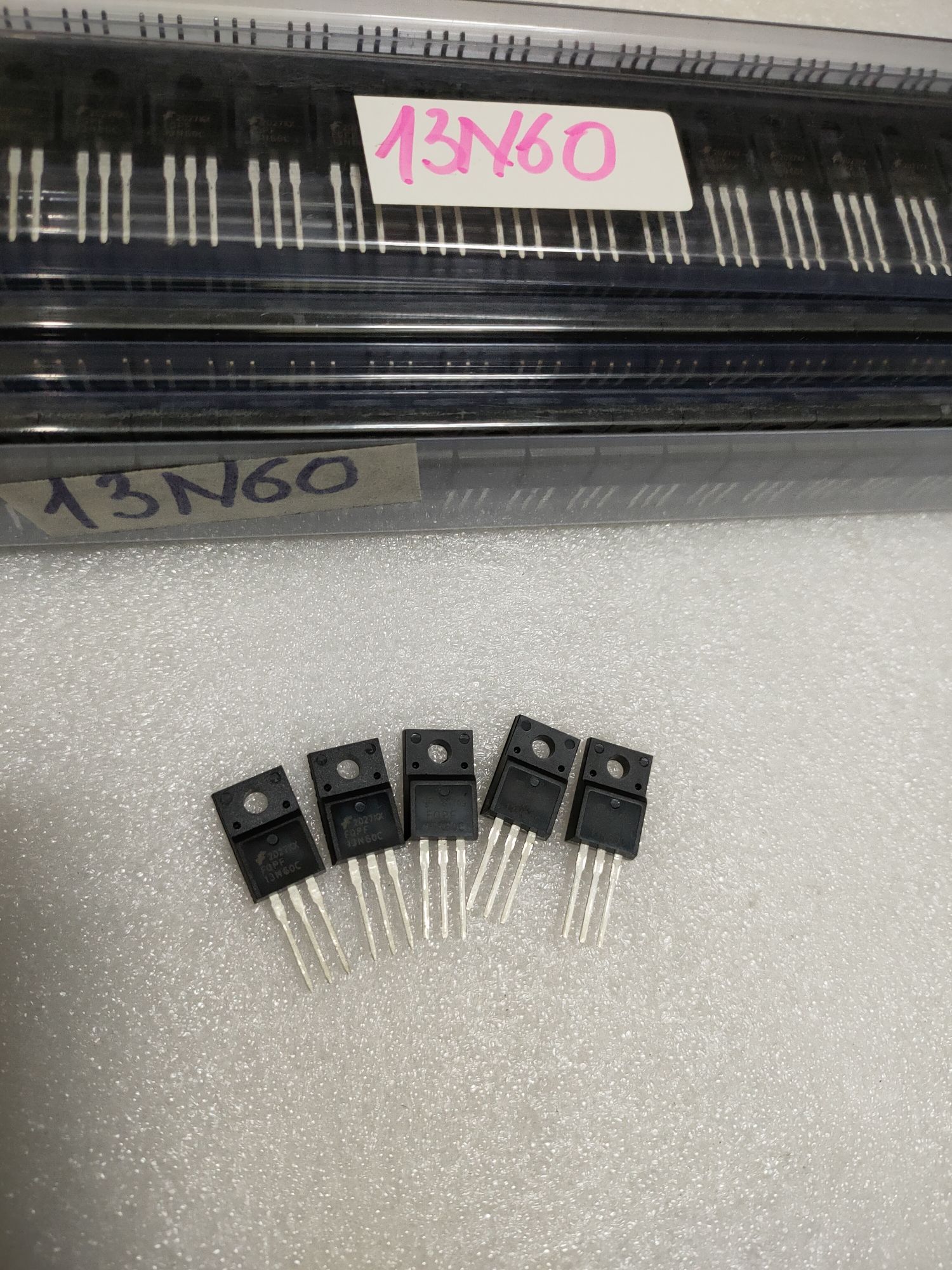 5 Con MOSFET 13N60