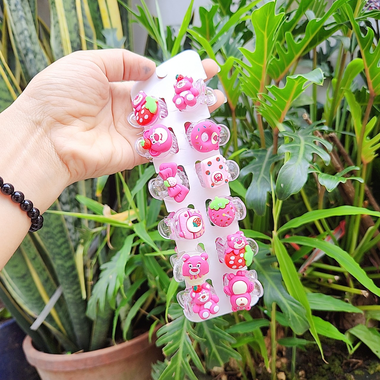 Kẹp càng cua mini đính icon Gấu dâu