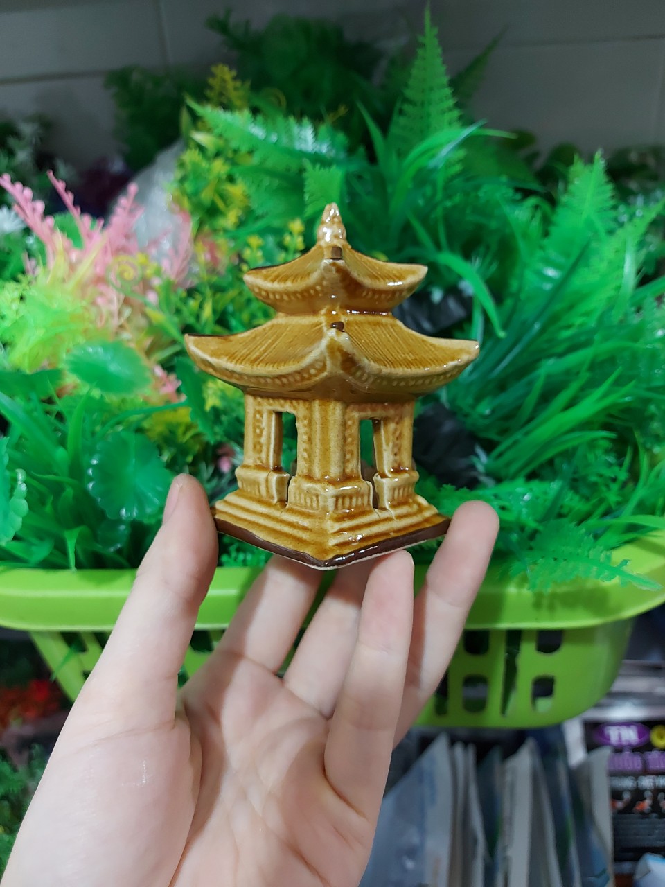 Phụ kiện trang trí bể cá: mẫu nhà vuông