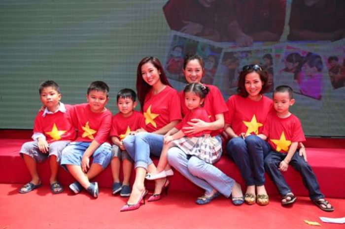 SỈ ÁO CỜ ĐỎ SAO VÀNG BÁN BUÔN