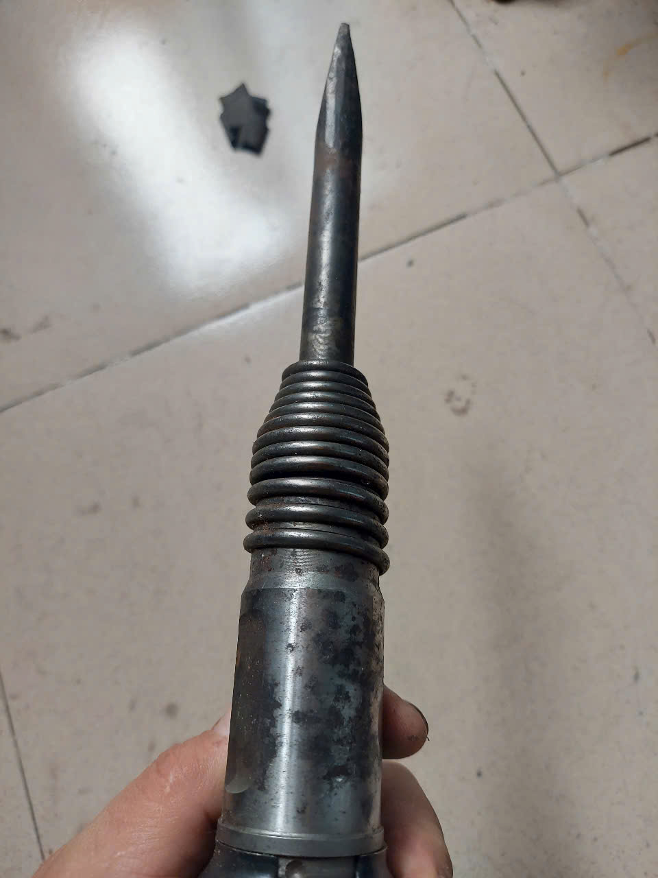 Máy đục dùng hơi, khí nén hàng bãi nhật