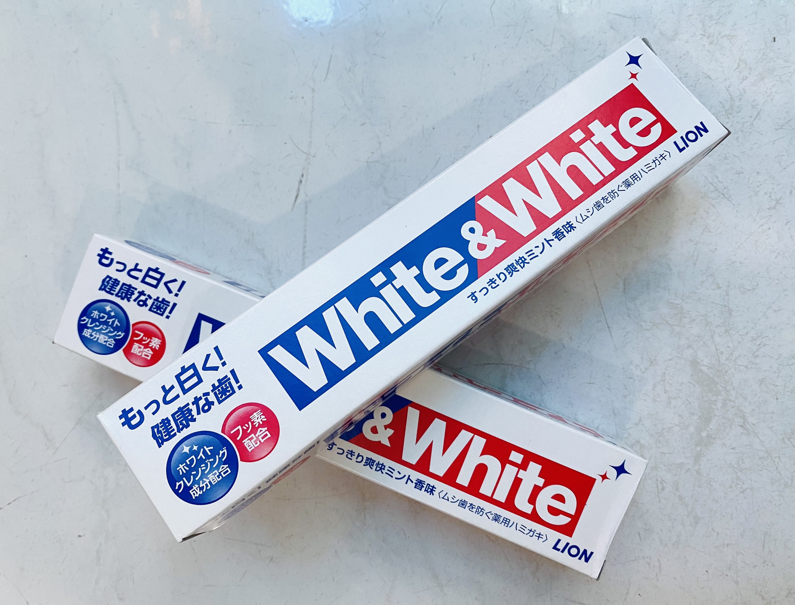 [HCM] 1 HỘP KEM ĐÁNH RĂNG LÀM TRẮNG WHITE & WHITE 150g