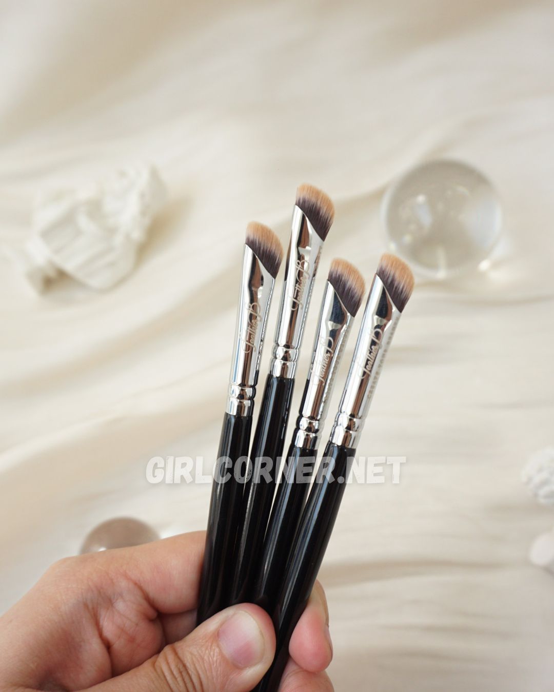 Cọ khối sống mũi highlight D259 Feather B - lông nhân tạo