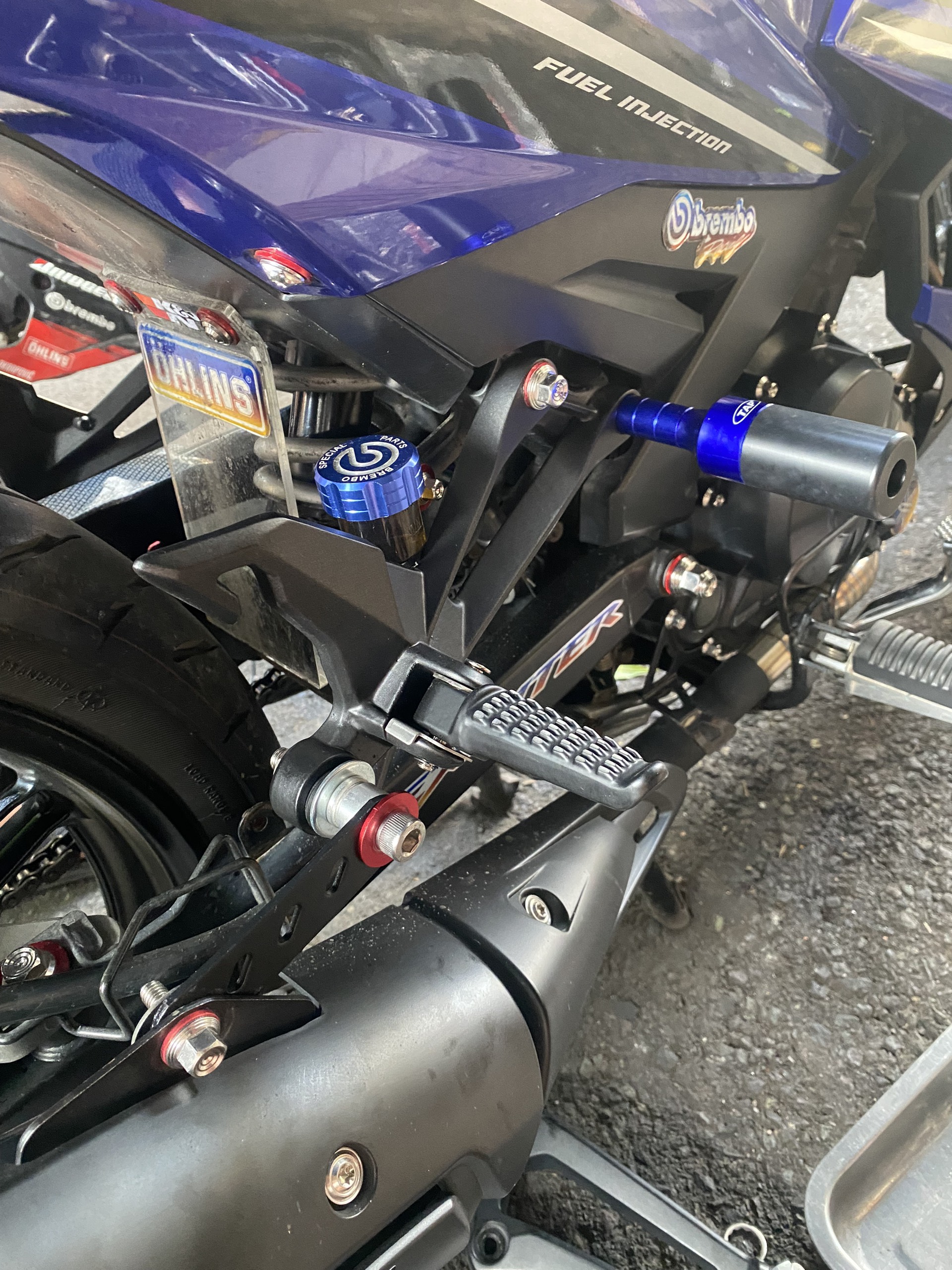 [HCM]GÁC CHÂN Z1000 CHO EXCITER 150 L2
