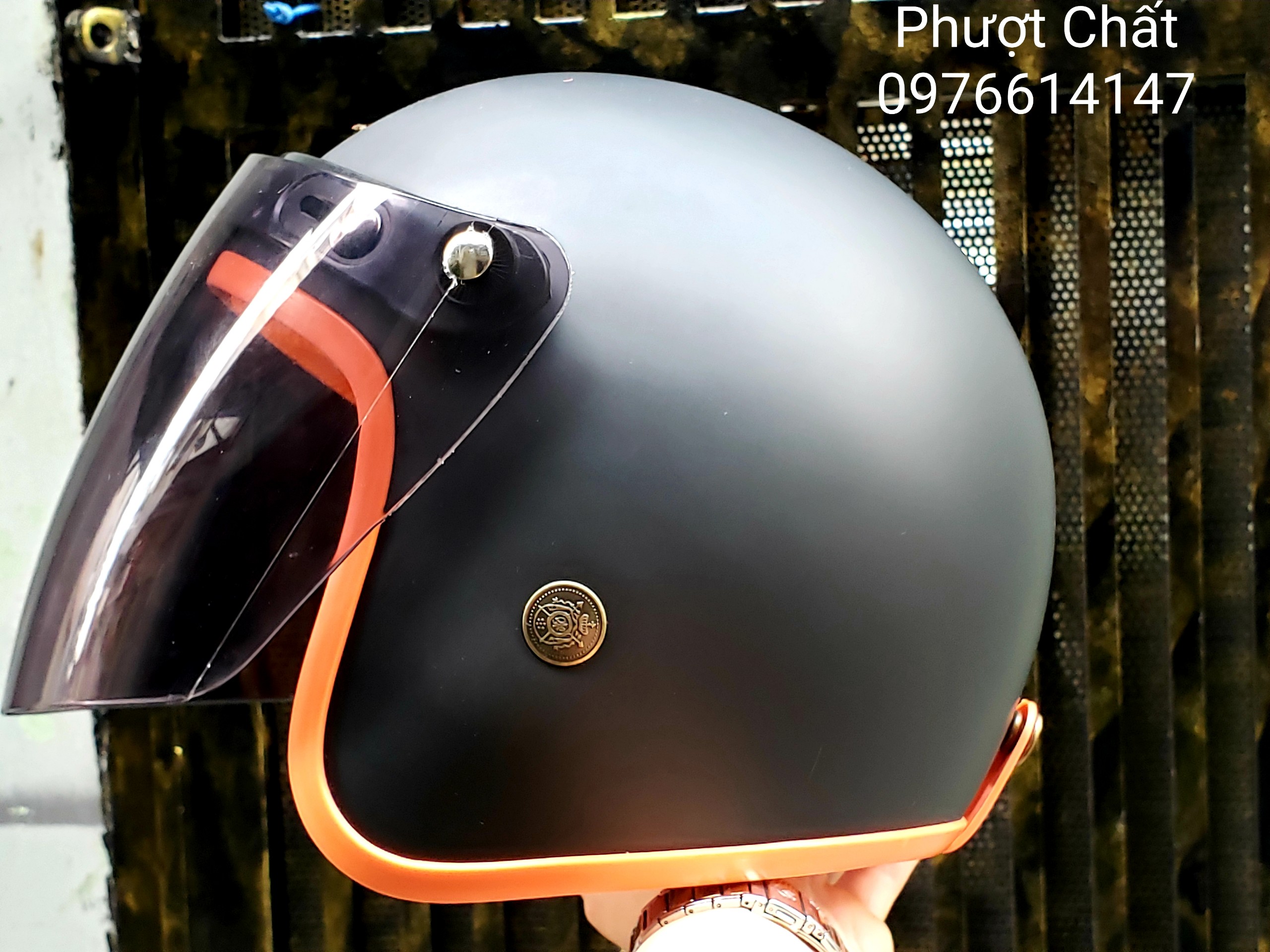 Nón bảo hiểm 3/4 đen lót cam lên kính flat