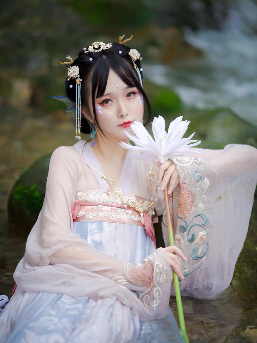 Hạt nhiều màu đính mắt