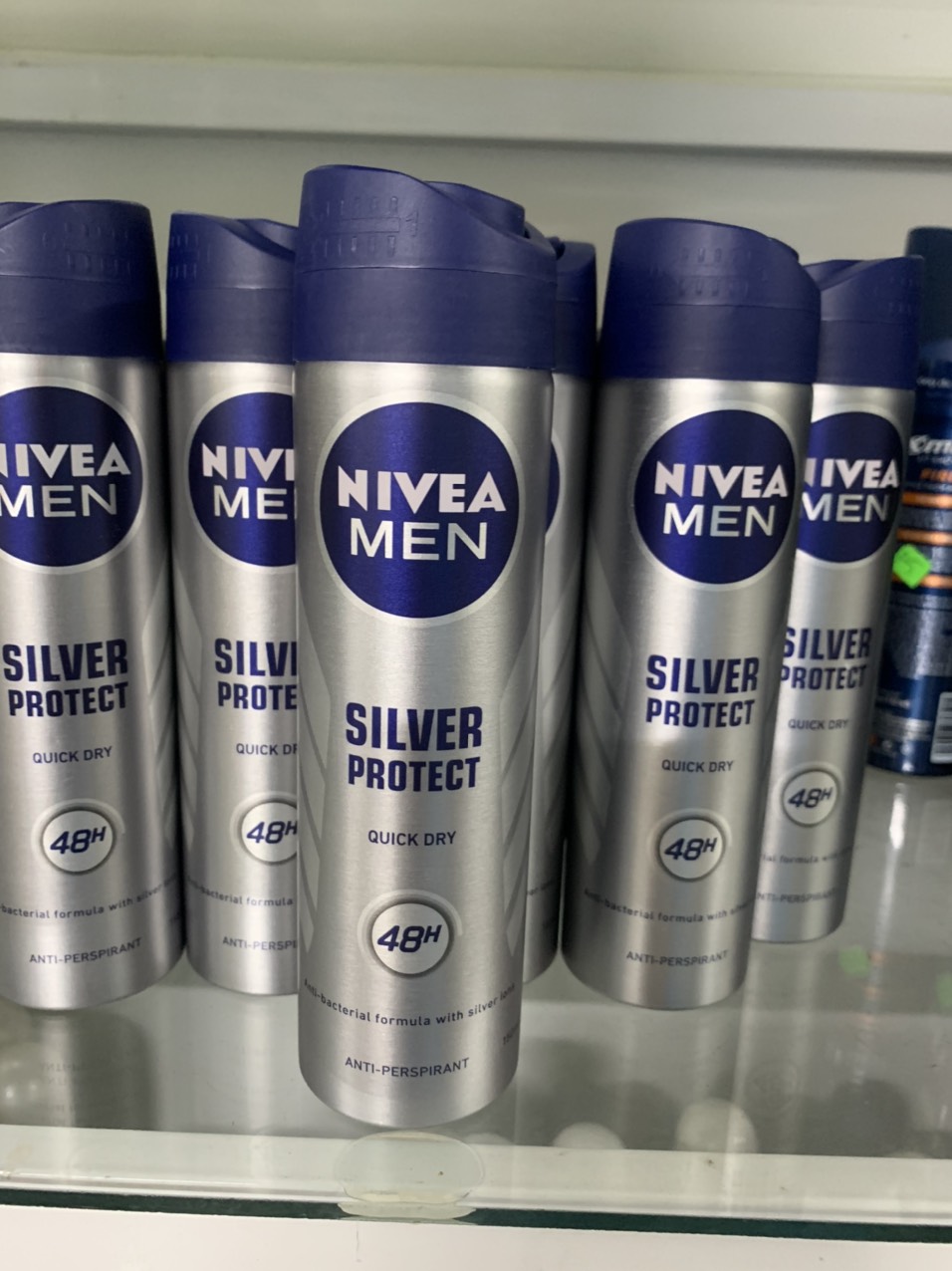 Xịt Ngăn Mùi NIVEA MEN Silver Protect phân tử bạc kháng khuẩn (150ml)